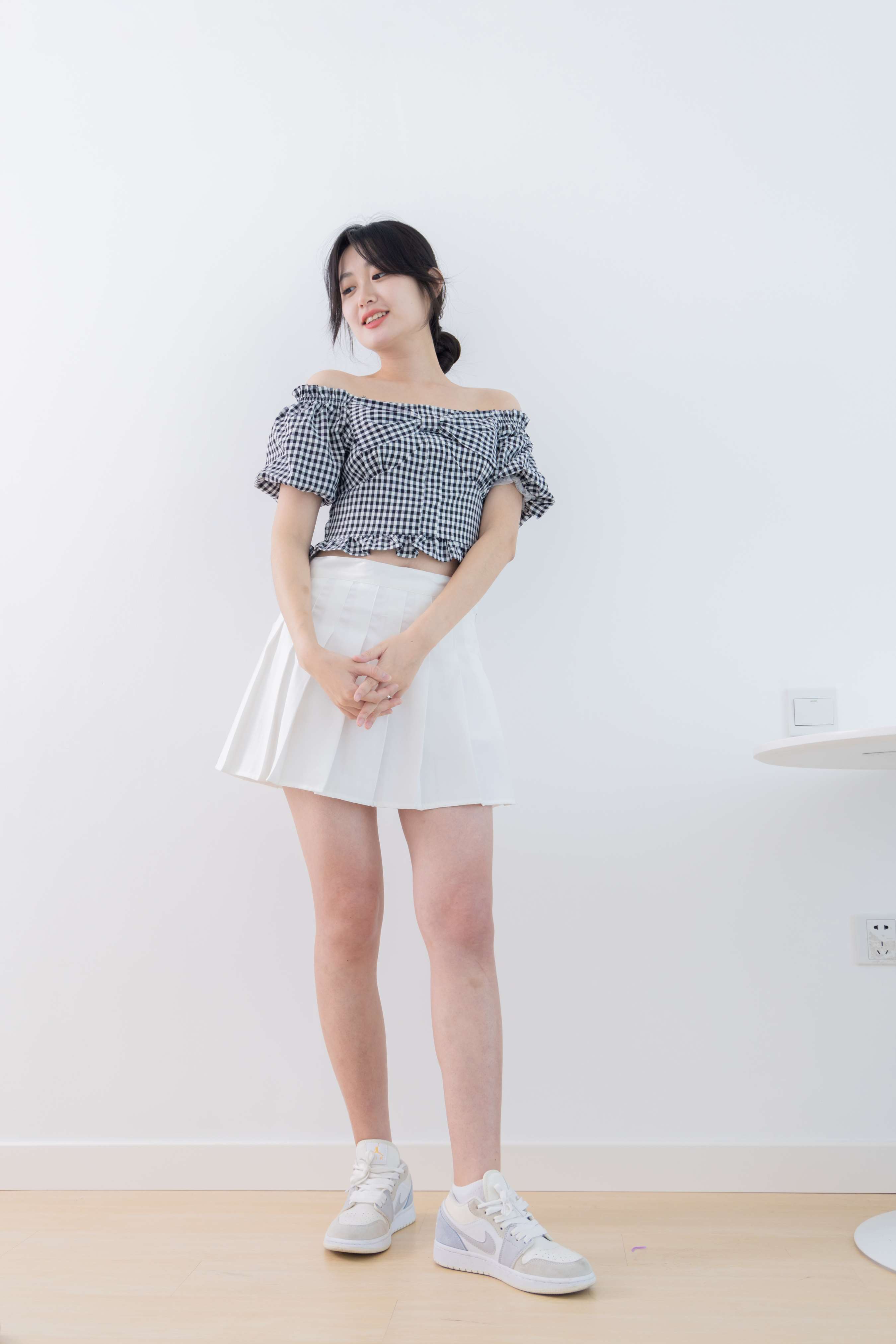 《小敏板鞋の白棉袜脚丫》作品图