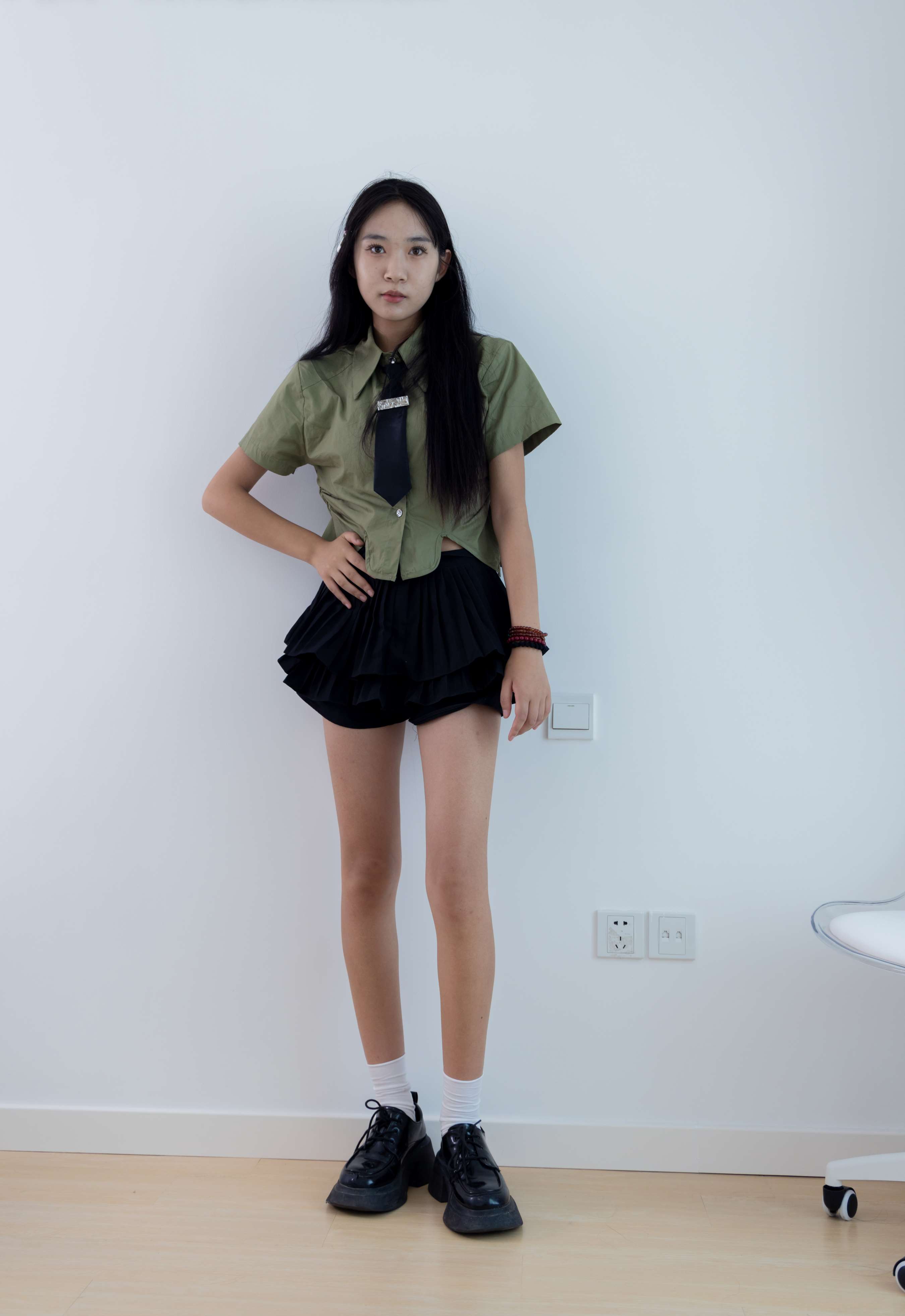 《登登皮鞋の白棉袜脚丫》作品图