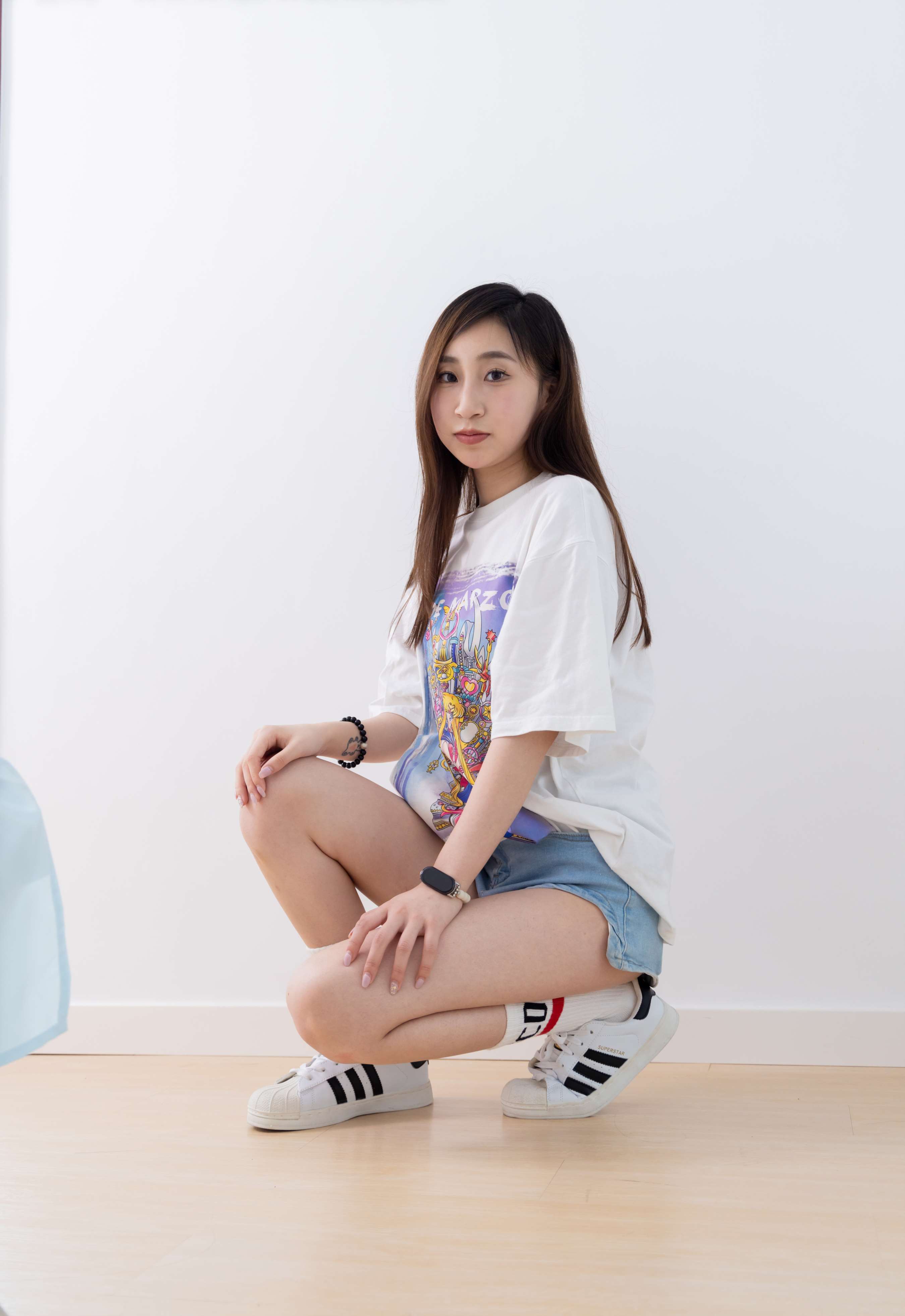 《柚子热裤の白棉袜脚丫》作品图