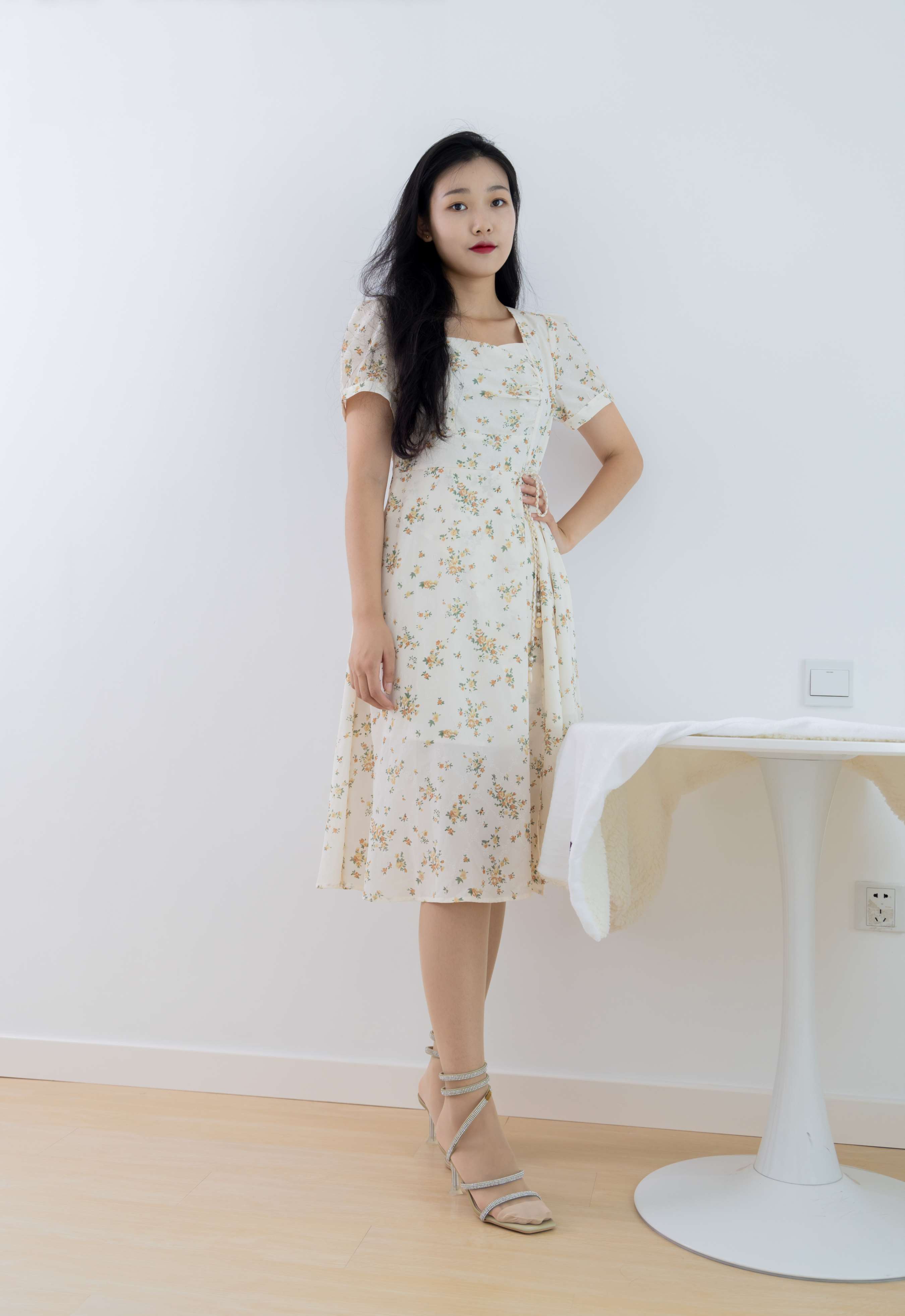 《桐桐高跟の丝脚丫》作品图