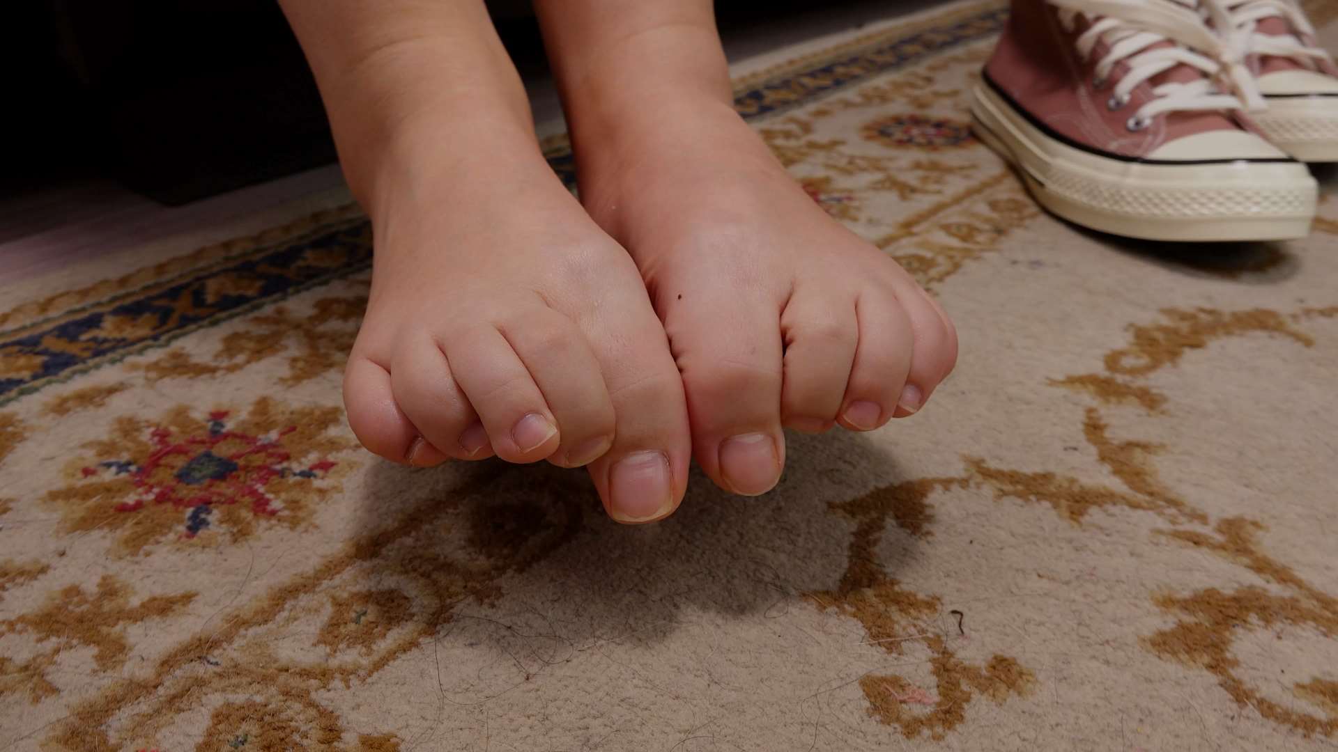 《[寄卖视频]-A&F-JoJo-沙发棉袜裸足》作品图