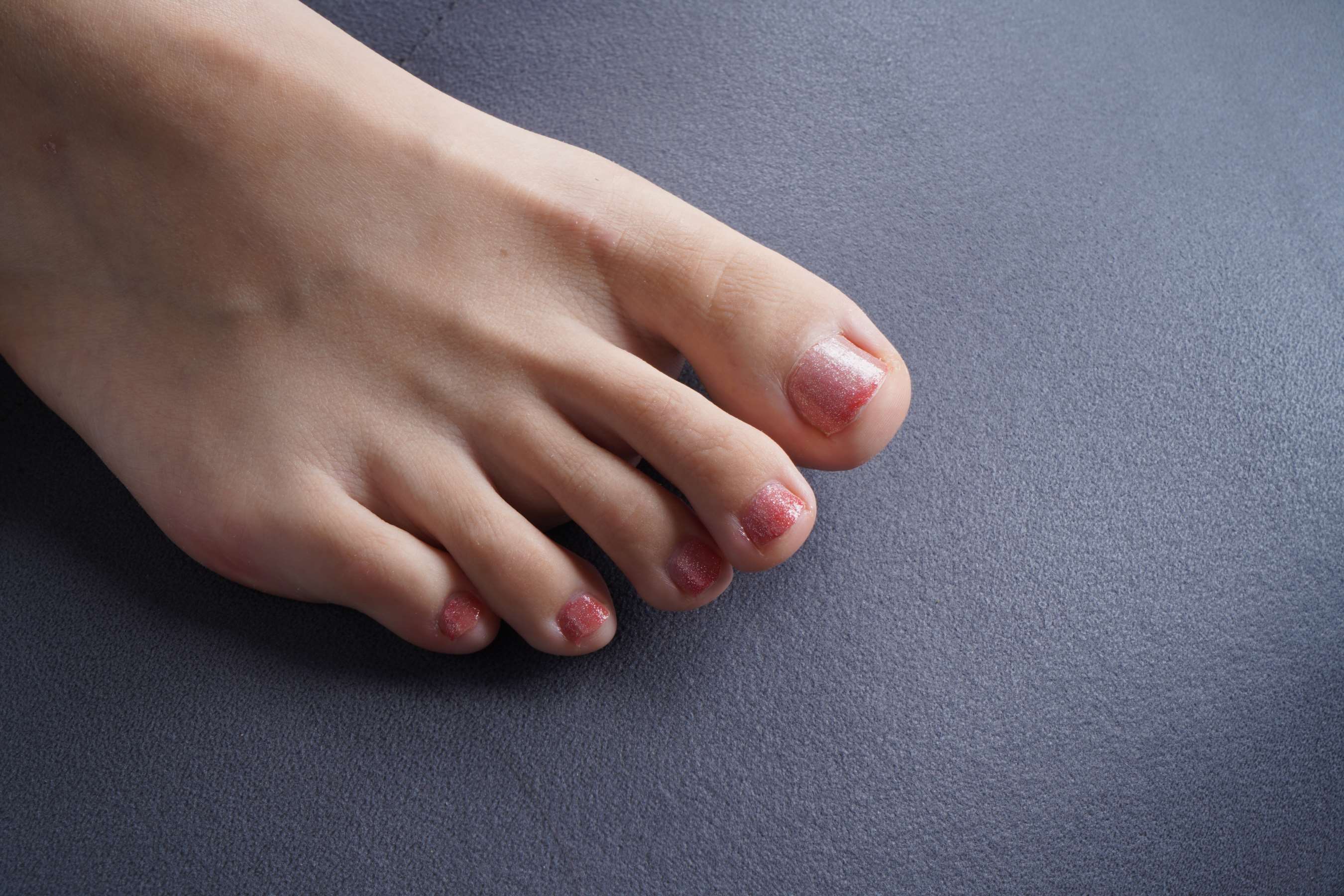 《家喻大胆展示脚丫》作品图