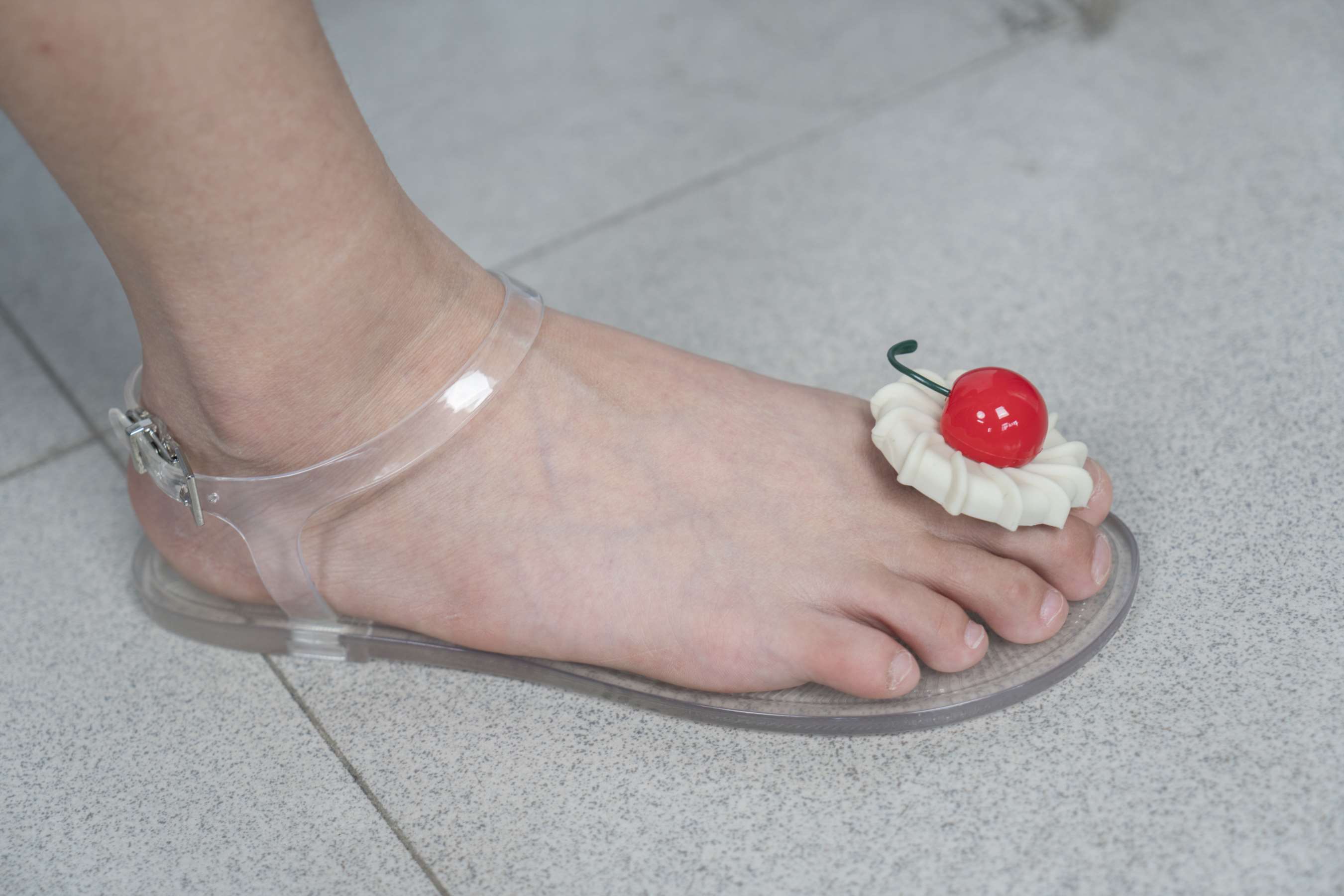 《美妮40码大脚穿上各种水晶鞋展示，非常性感！(下)》作品图