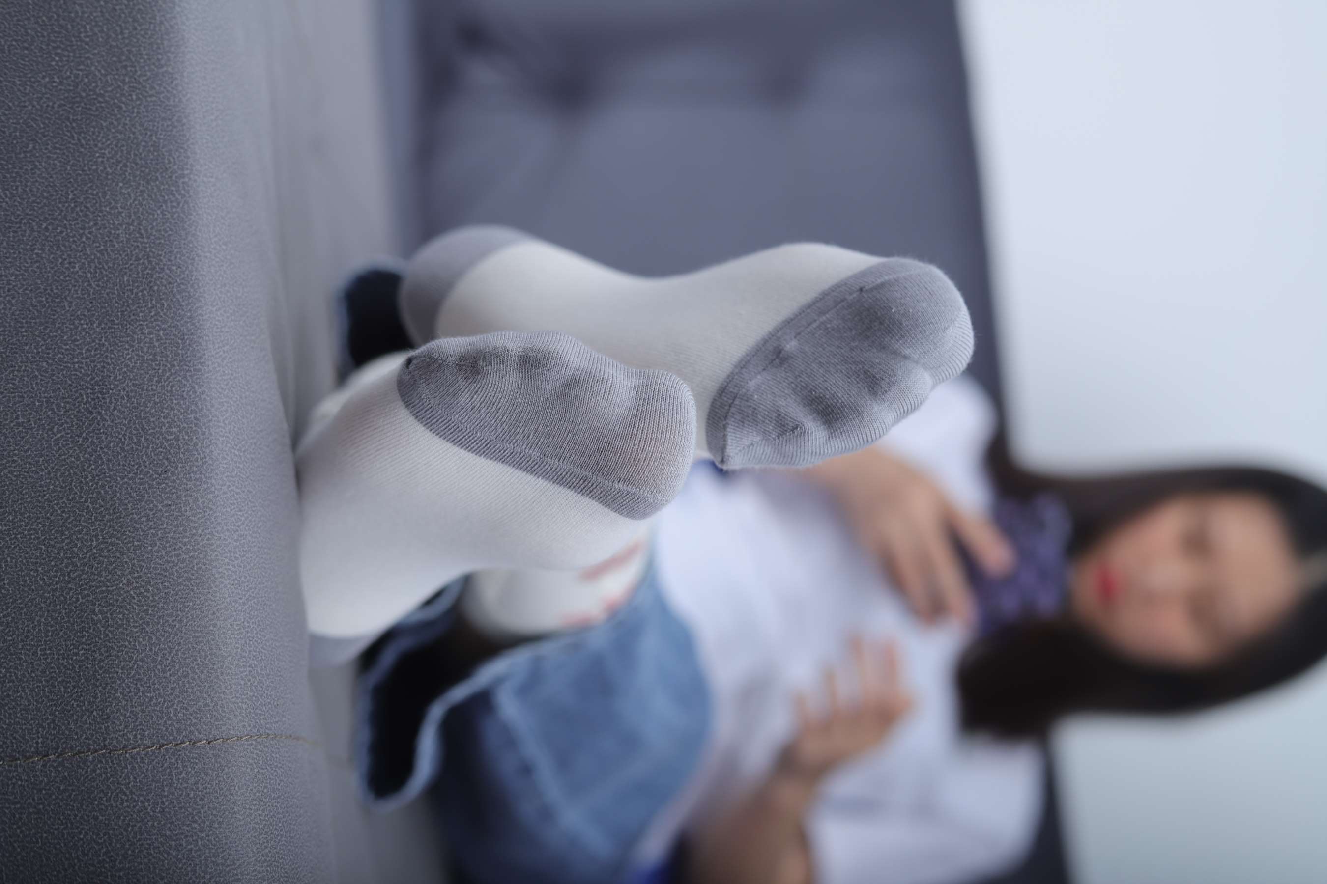 《芳芳校服裸足の棉袜》作品图