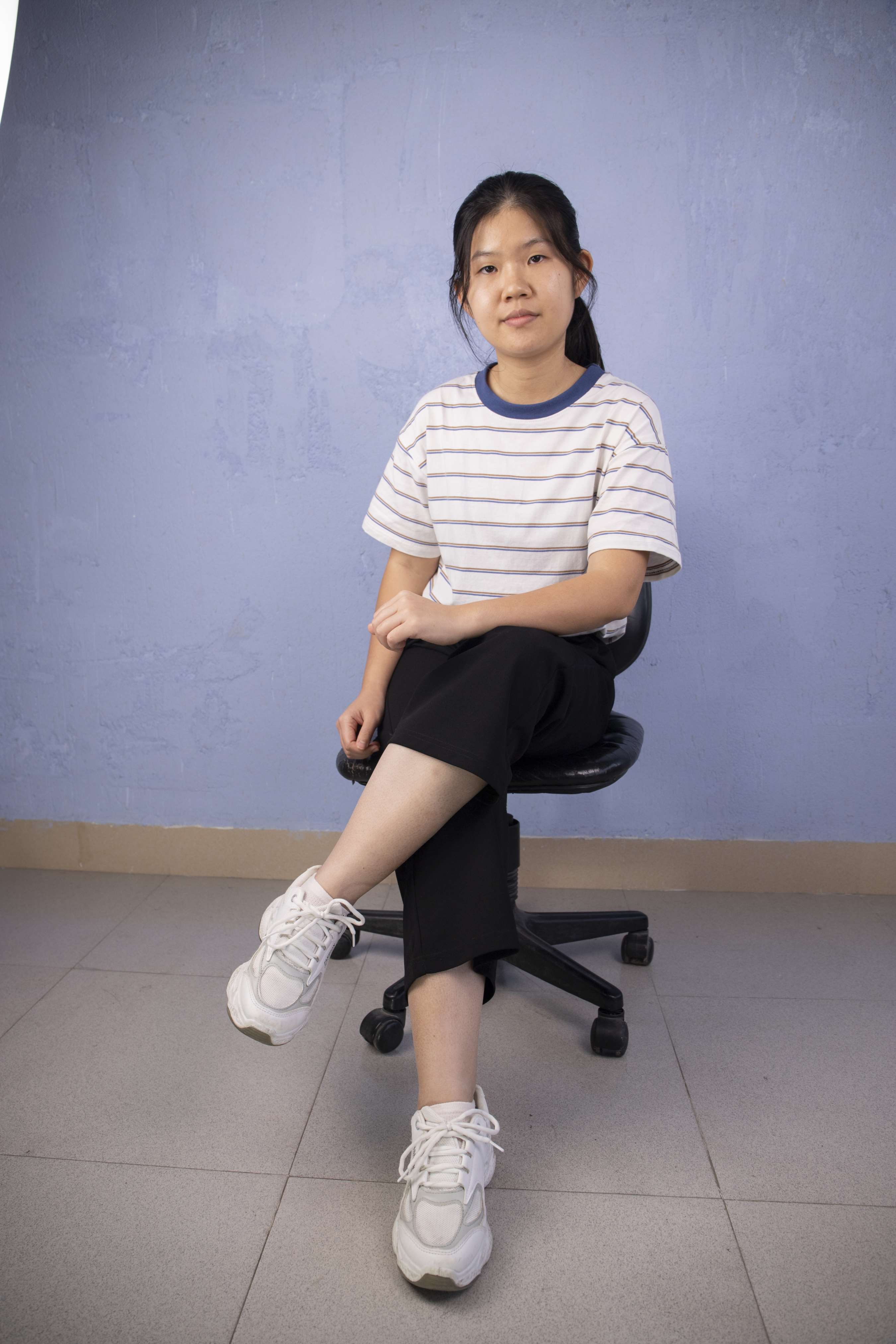 《脚气女孩小玲的原味棉袜脚丫，有点重口味！》作品图