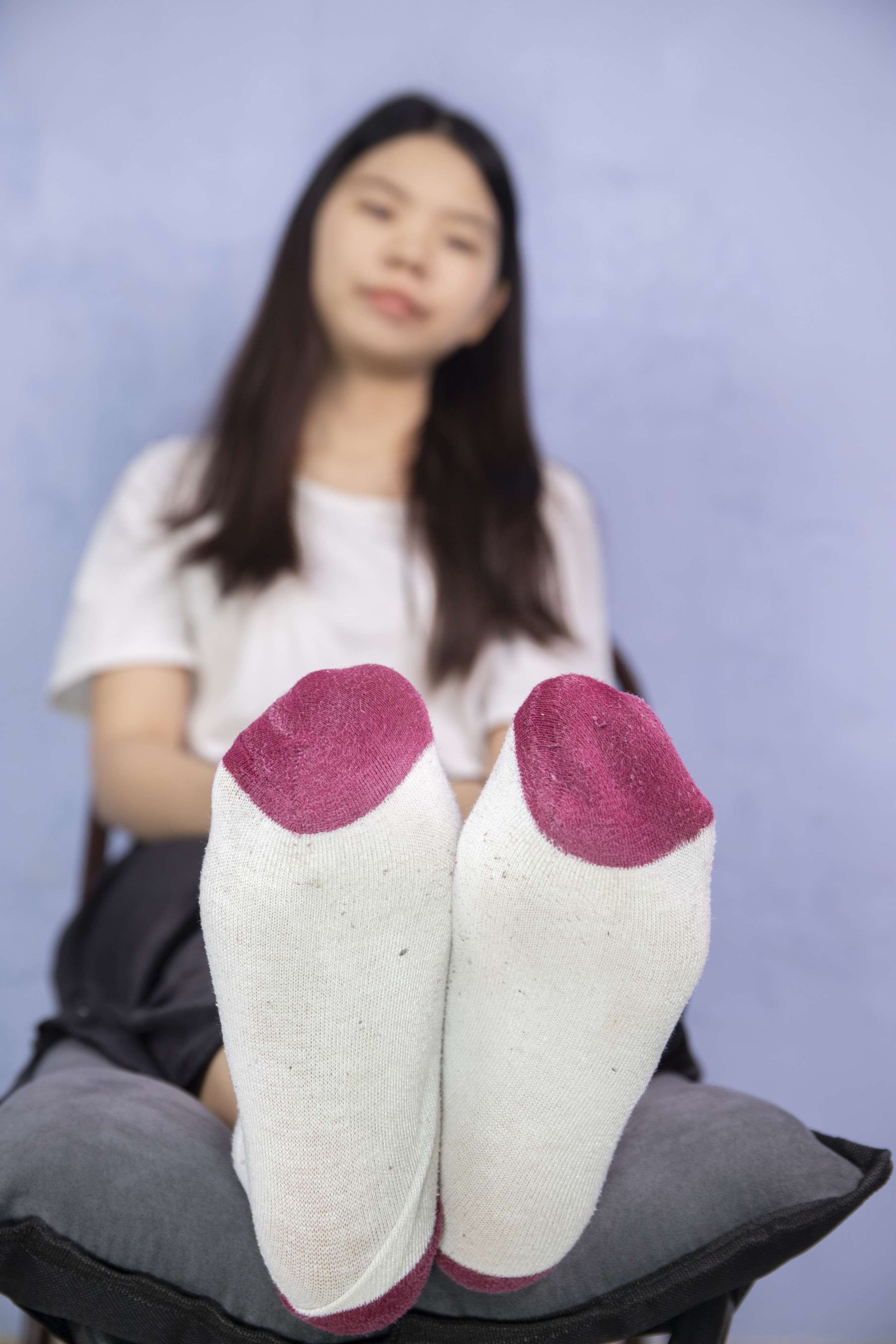 《小玉两天没换的棉袜加上味道浓郁的脚丫》作品图