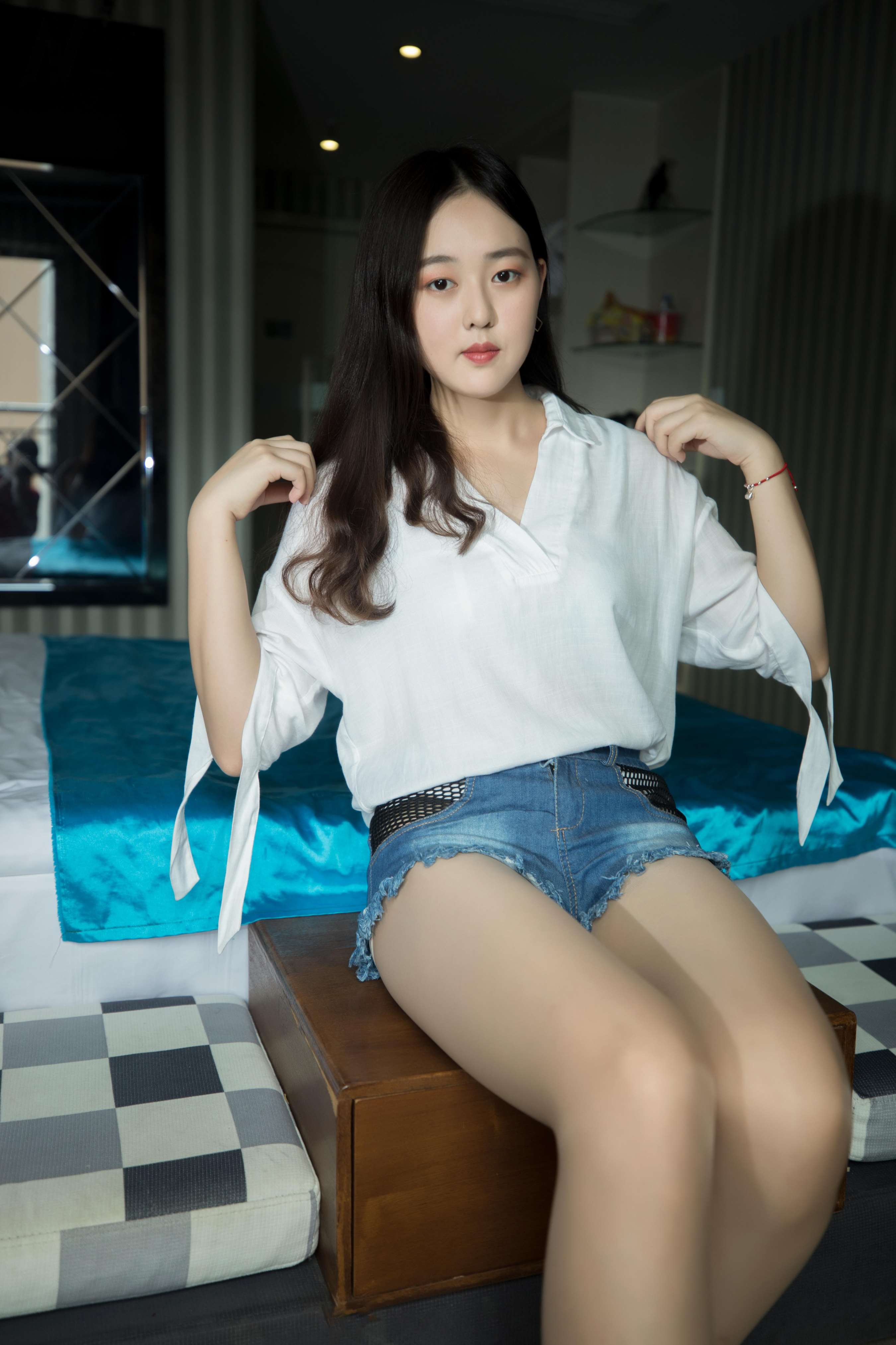 《少女热裤の丝脚丫》作品图