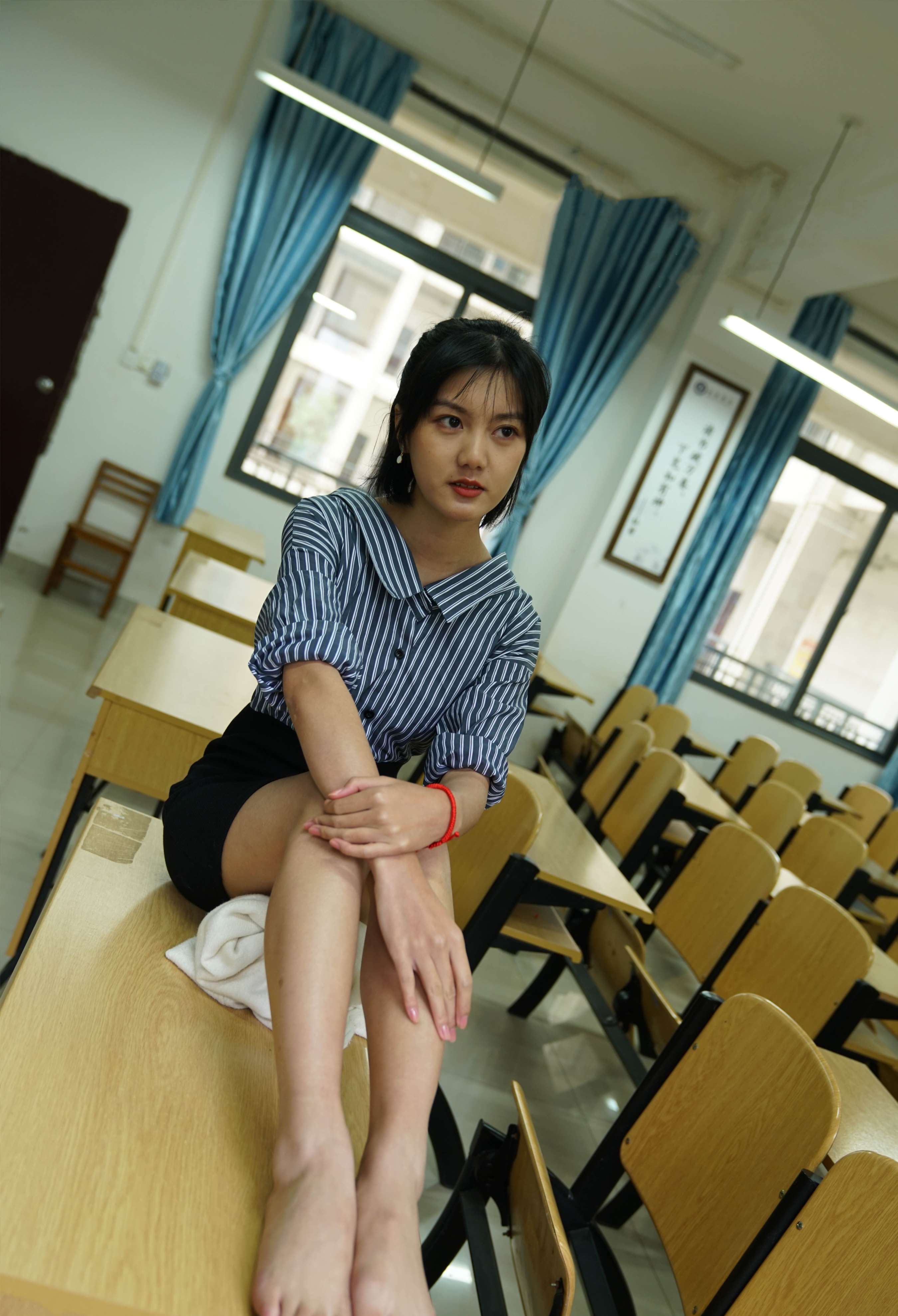 《美琳教室展嫩足》作品图