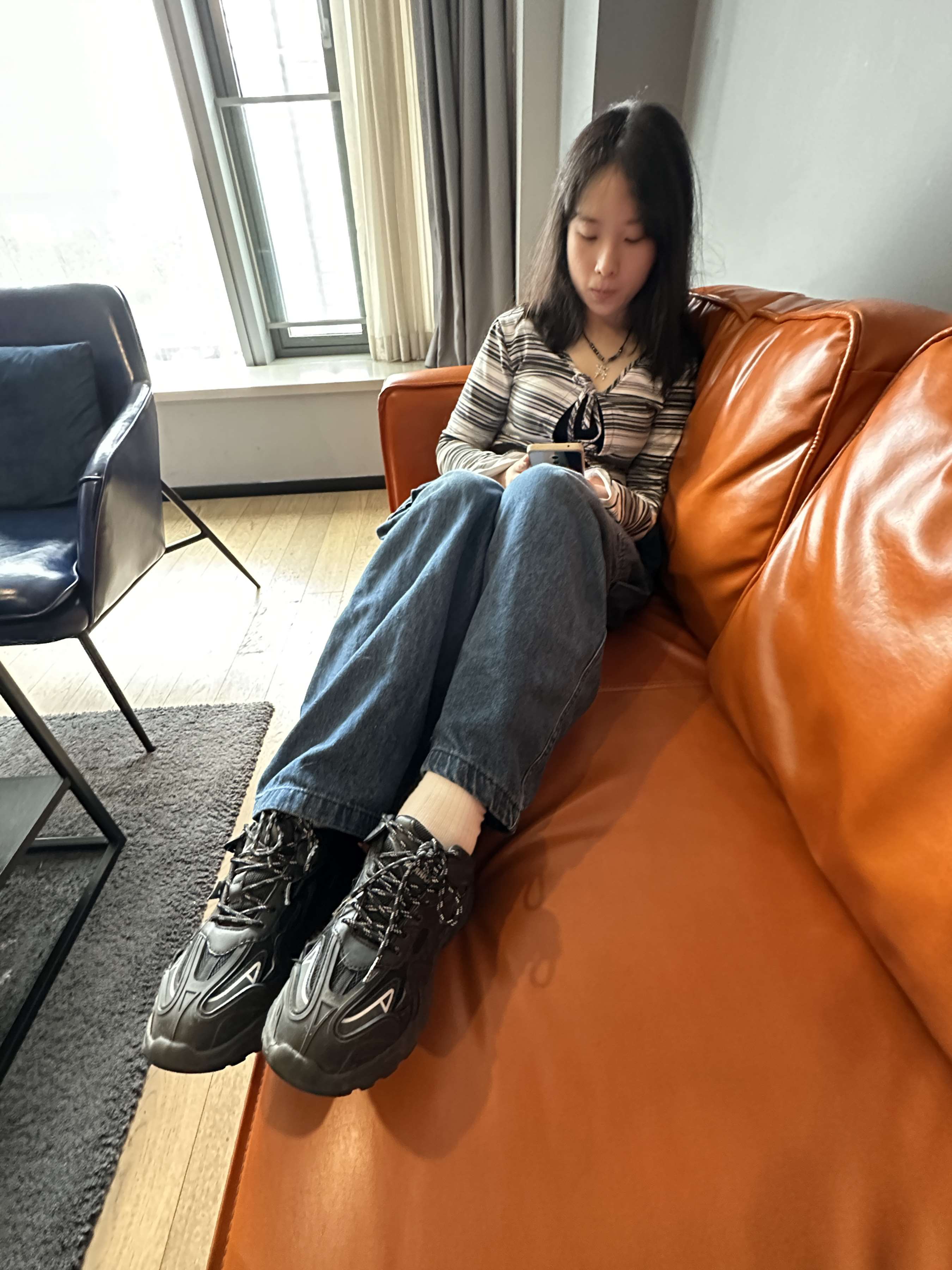 《00后篮球馆收银小妹》作品图