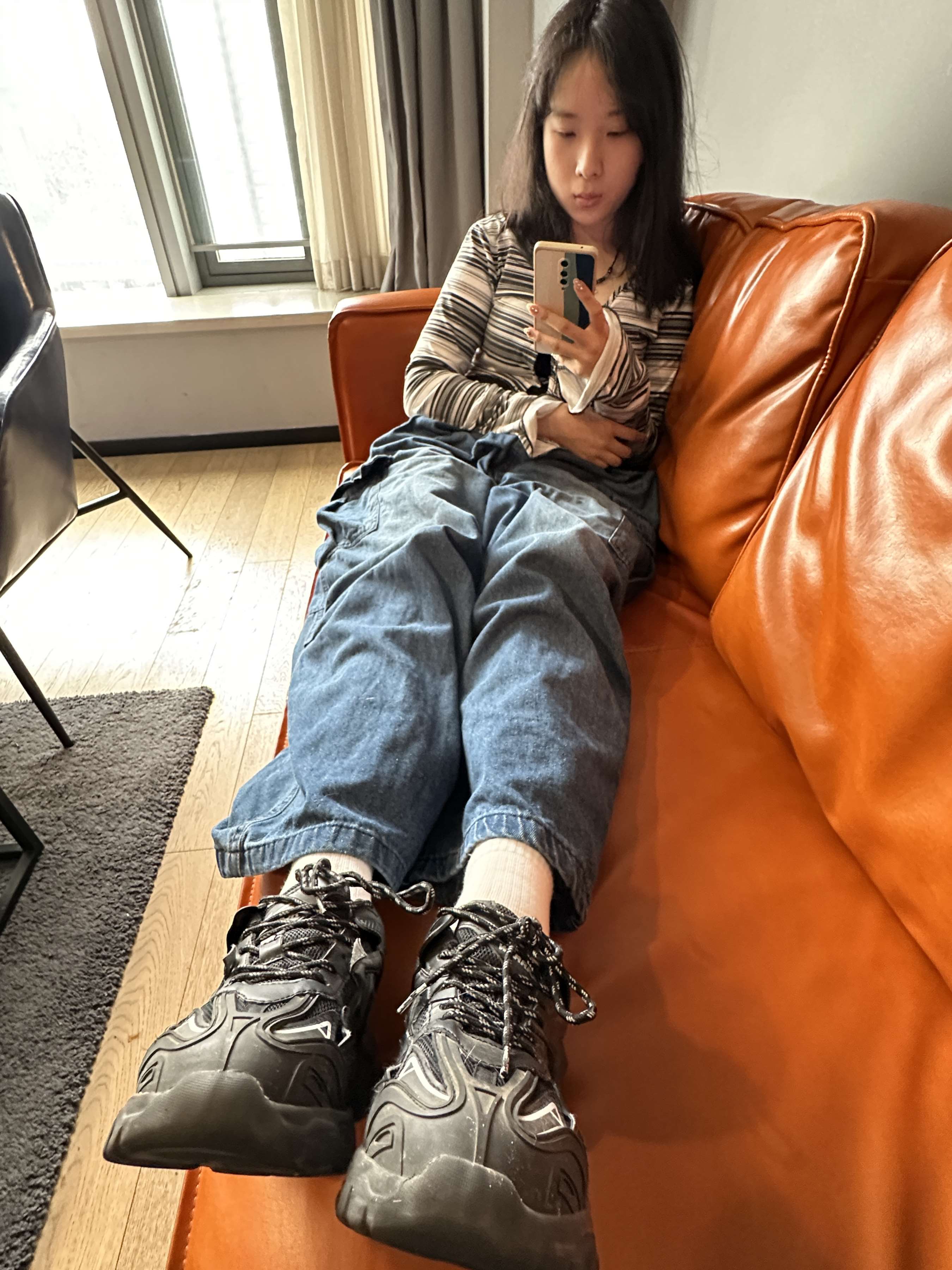 《00后篮球馆收银小妹》作品图