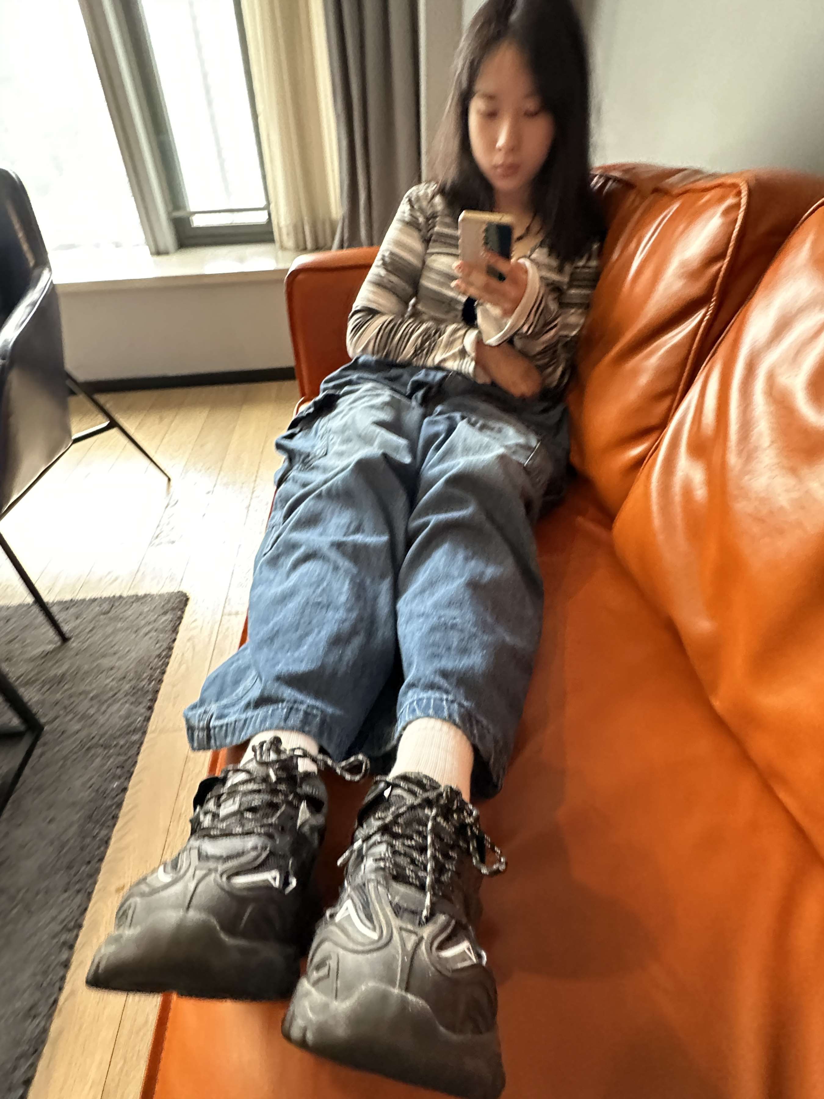 《00后篮球馆收银小妹》作品图