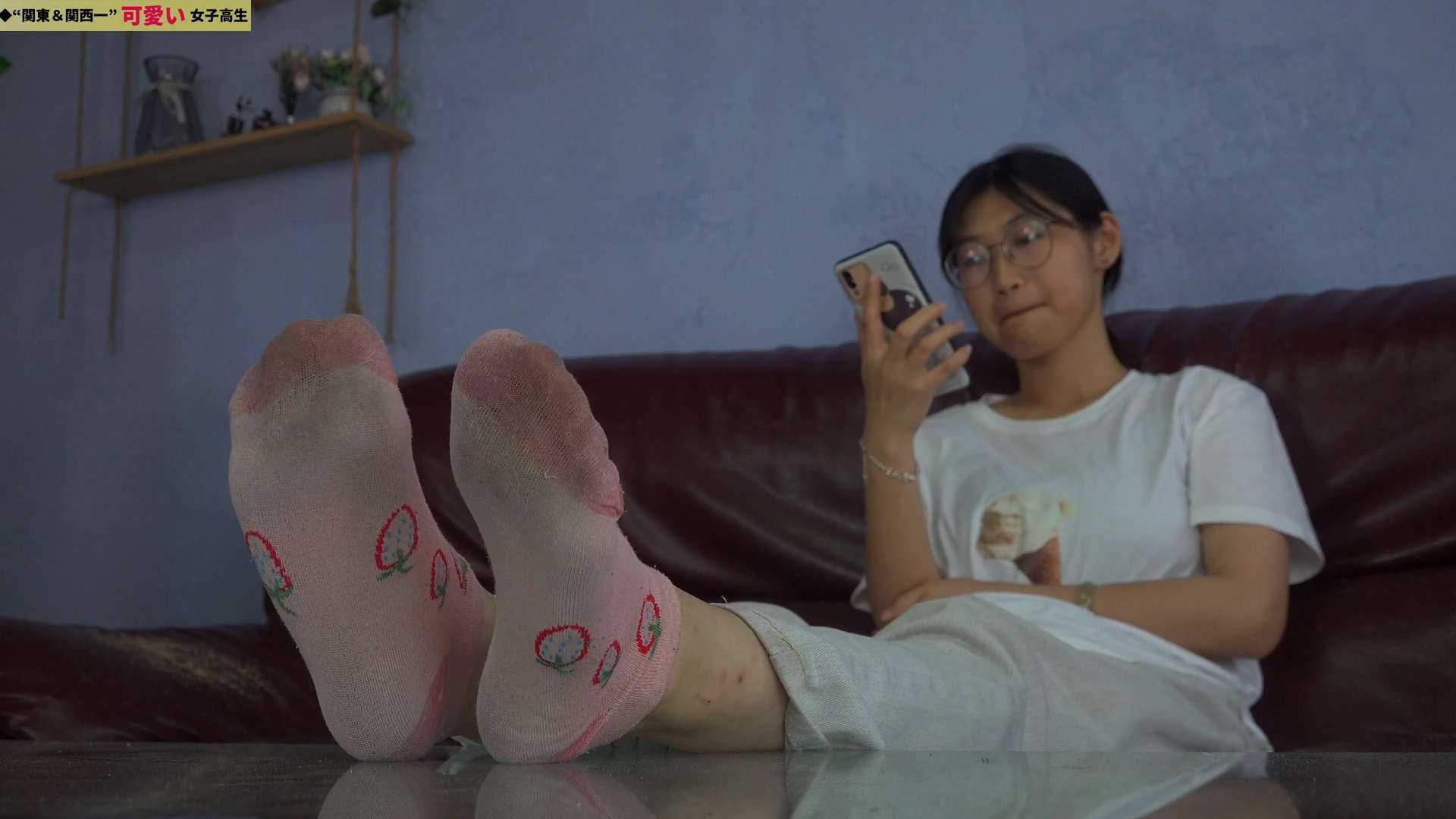 《[视频]-嘉欣一星期没换的臭袜子，臭味非常浓》作品图