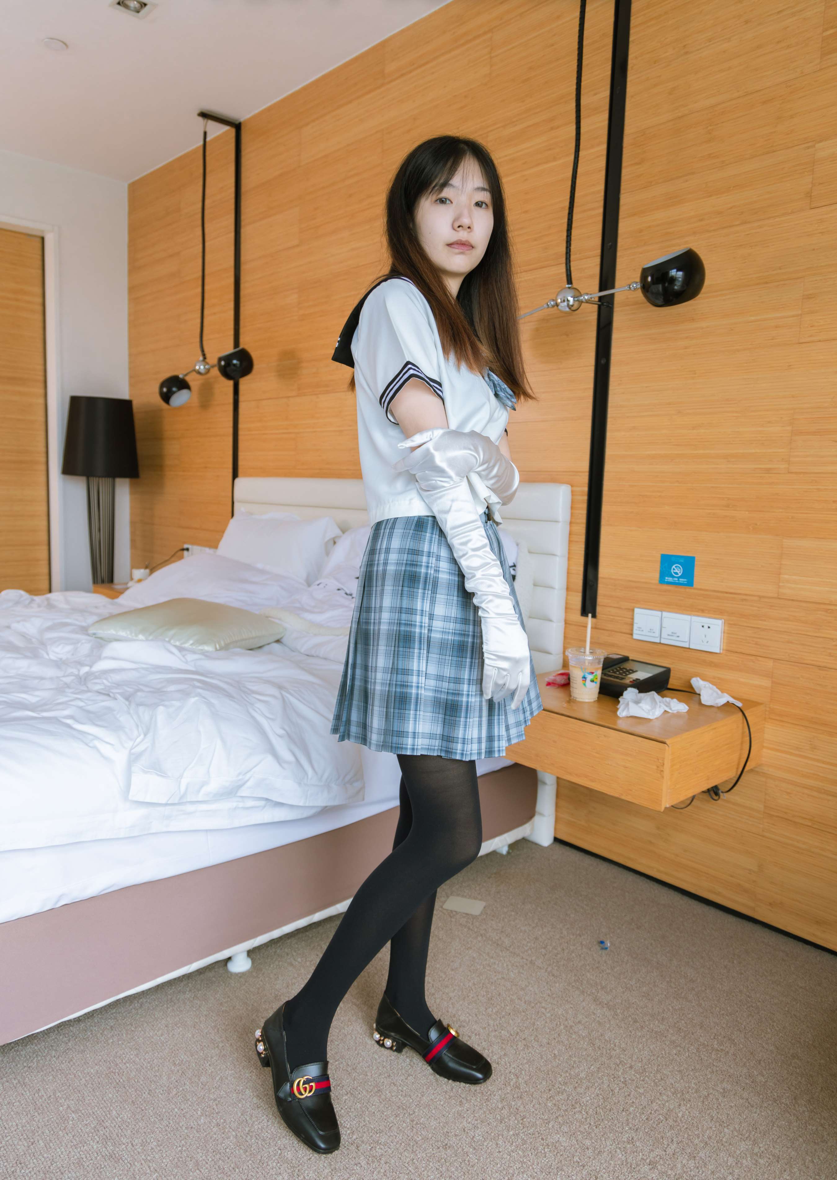 《小甜豆-jk制服皮鞋の厚黑丝脚丫》作品图