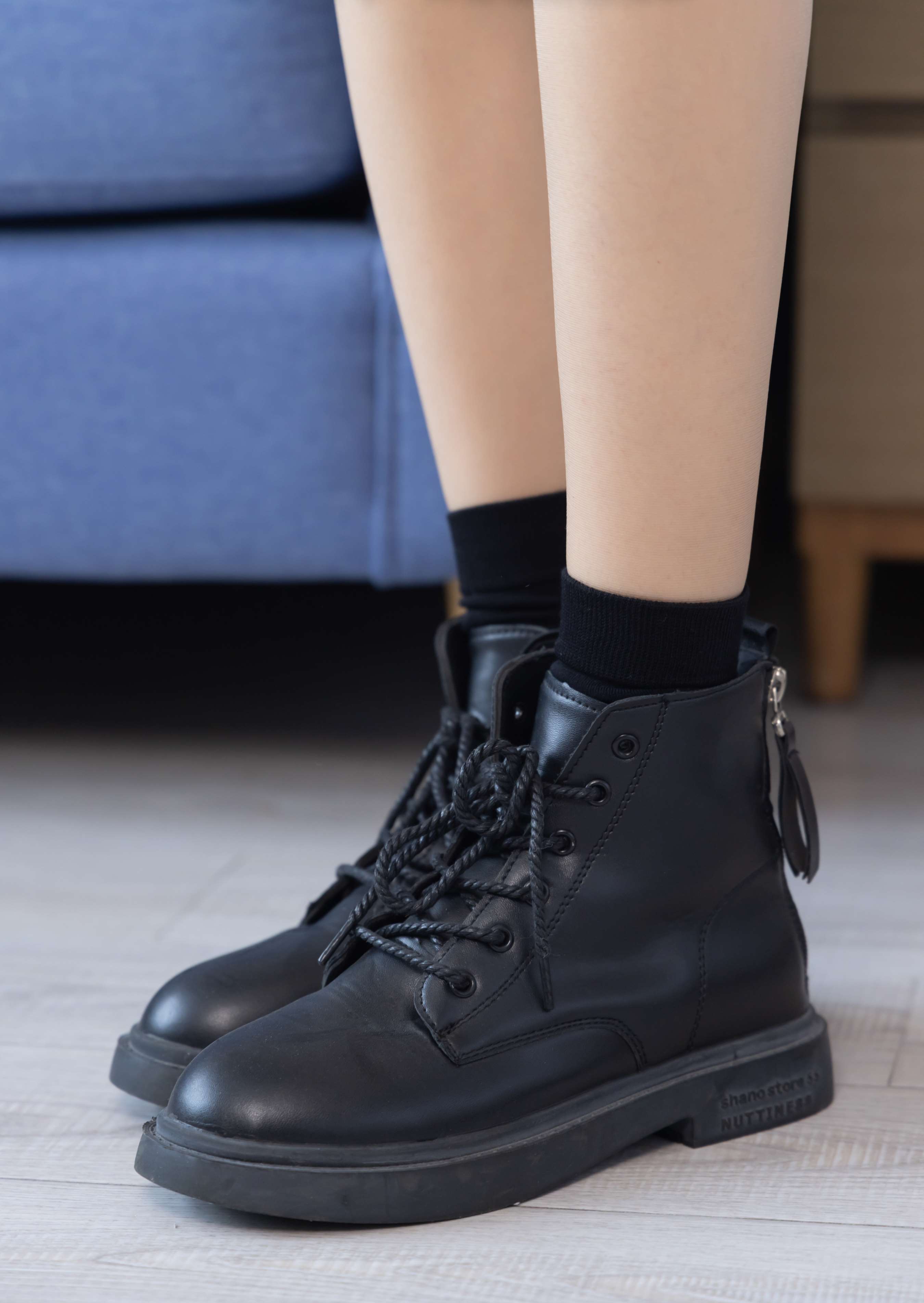 《稚予-黑棉袜套肉丝脚丫》作品图