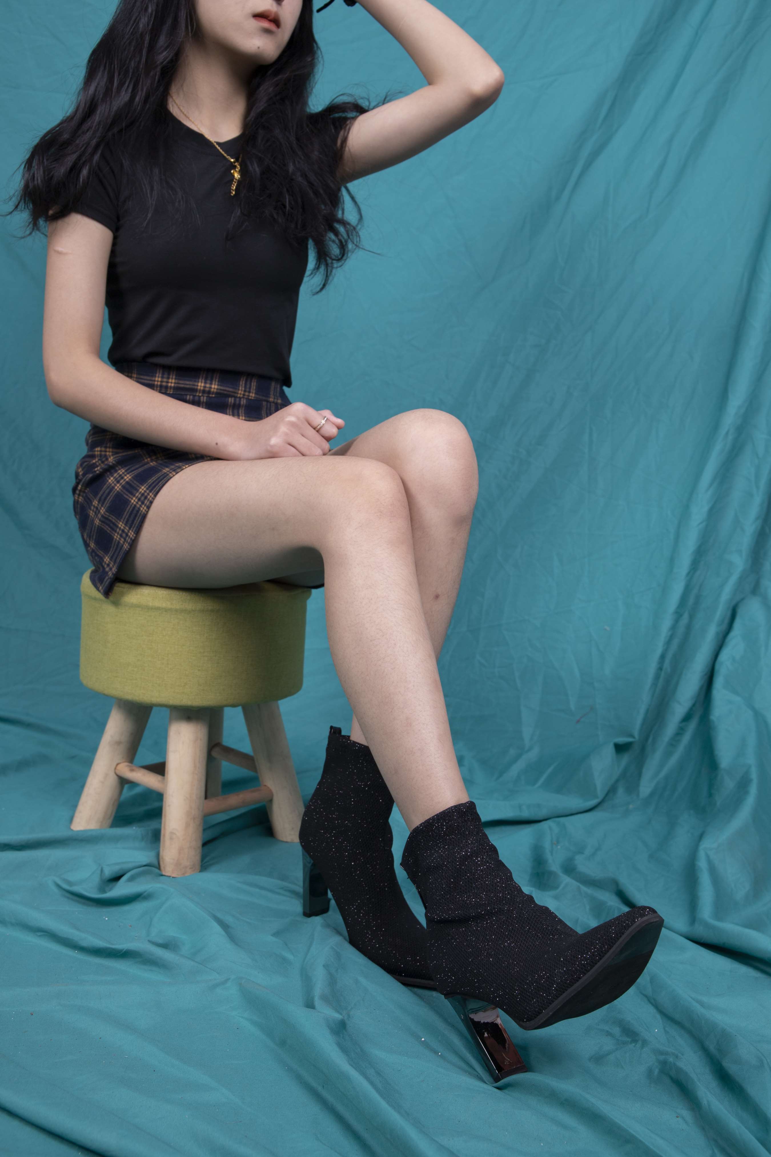 《小艺的凉鞋脚丫诱惑，脚丫白皙漂亮！》作品图