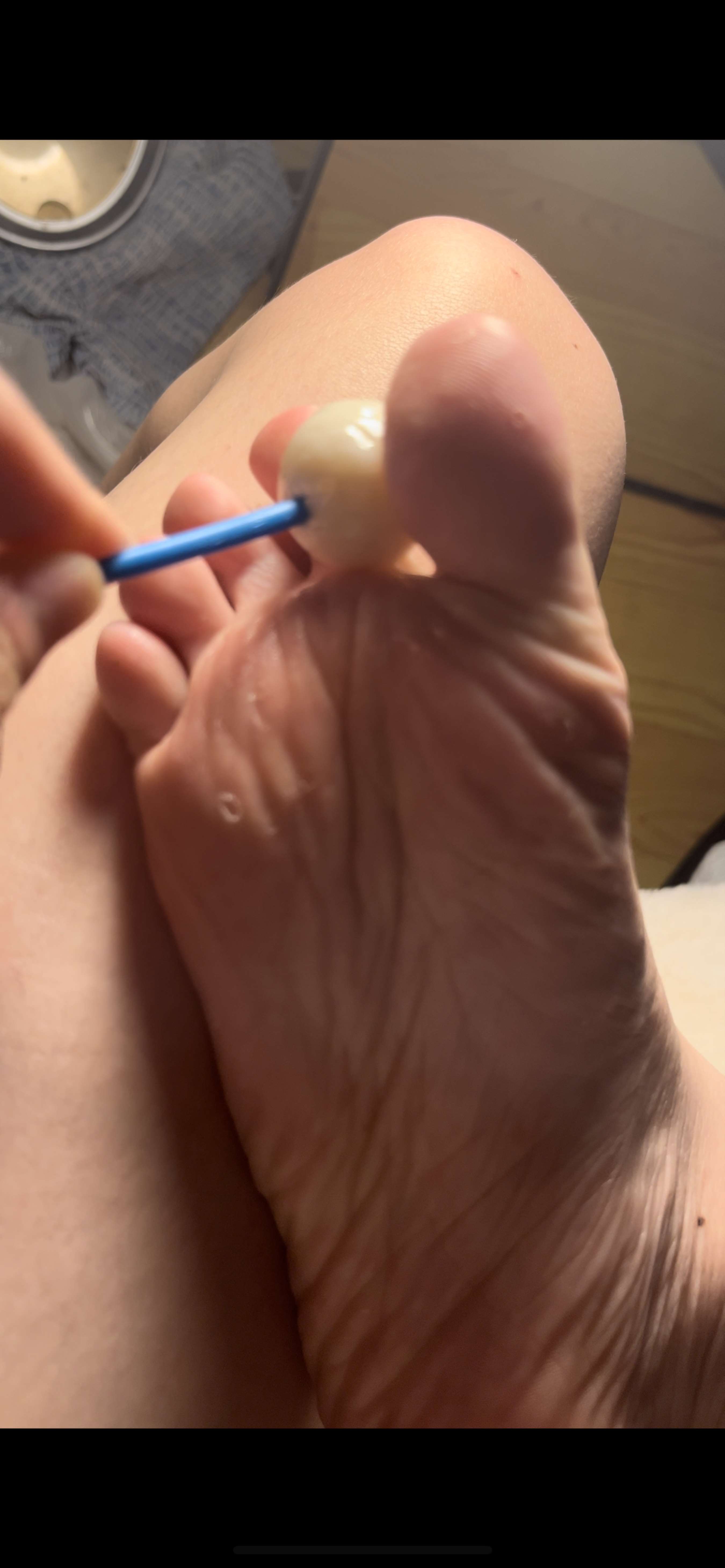 《[视频] 套路02年妹妹用棒棒糖按摩脚底》作品图