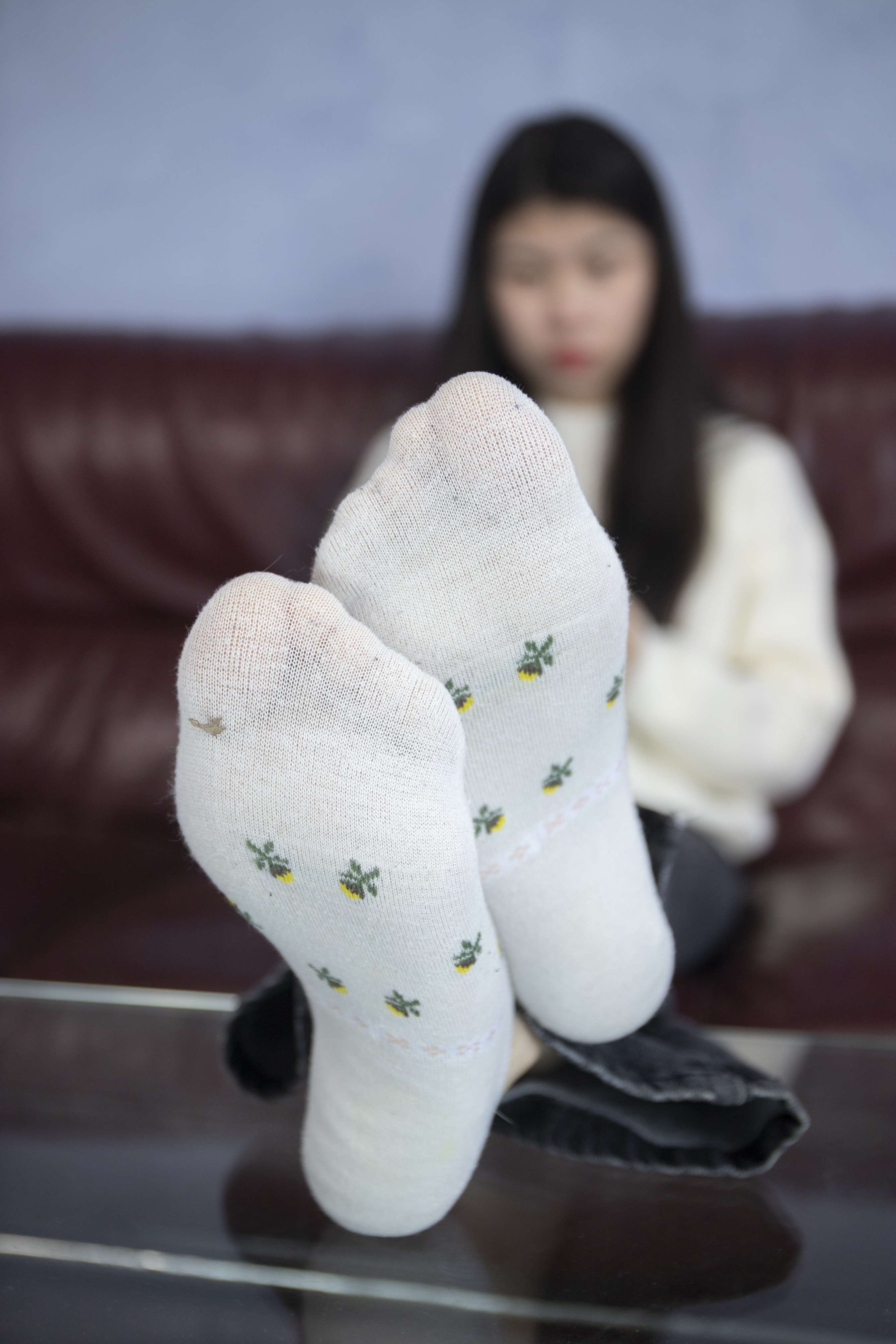 《维维各种角度展示性感白皙的原味脚丫》作品图