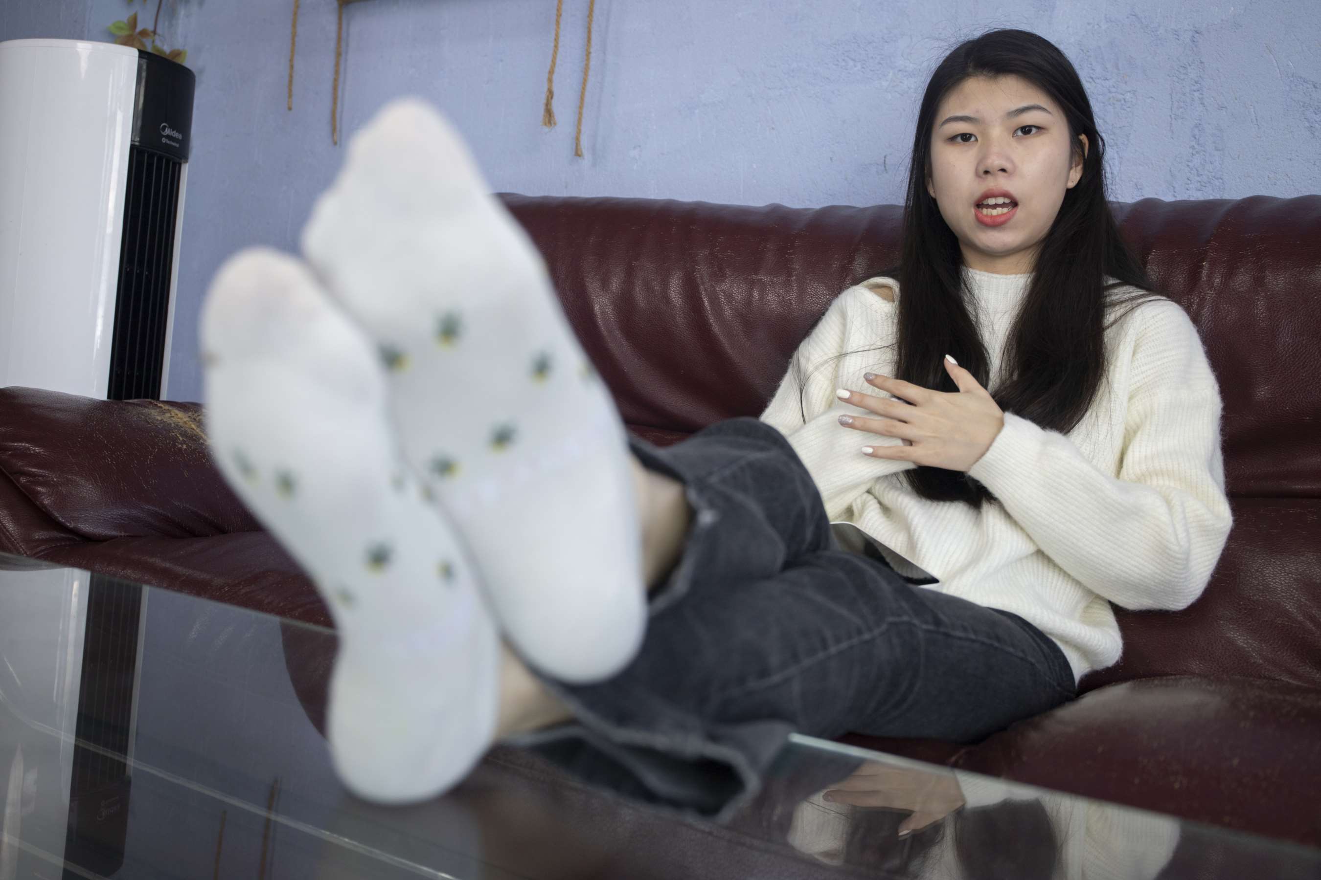 《维维各种角度展示性感白皙的原味脚丫》作品图