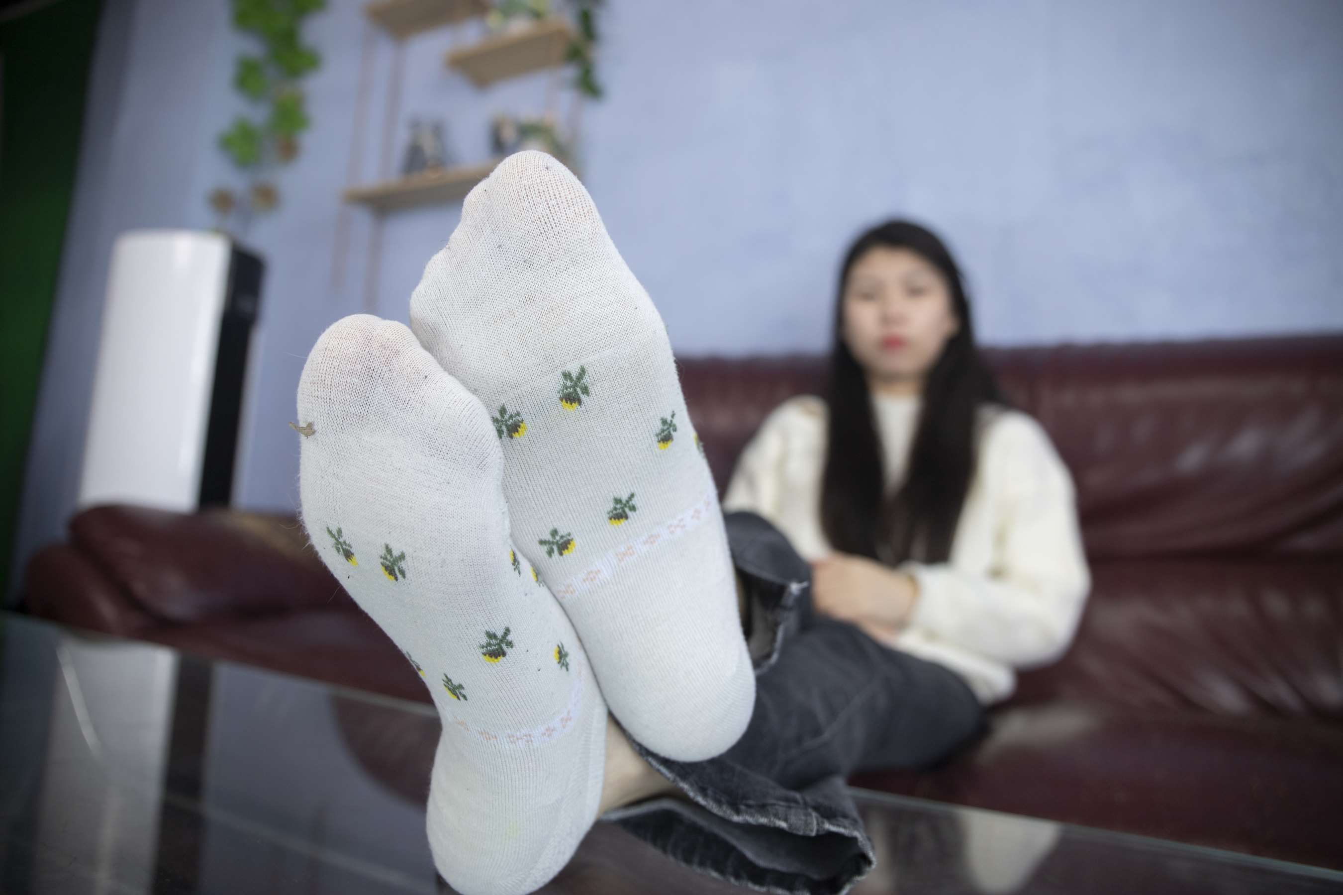 《维维各种角度展示性感白皙的原味脚丫》作品图