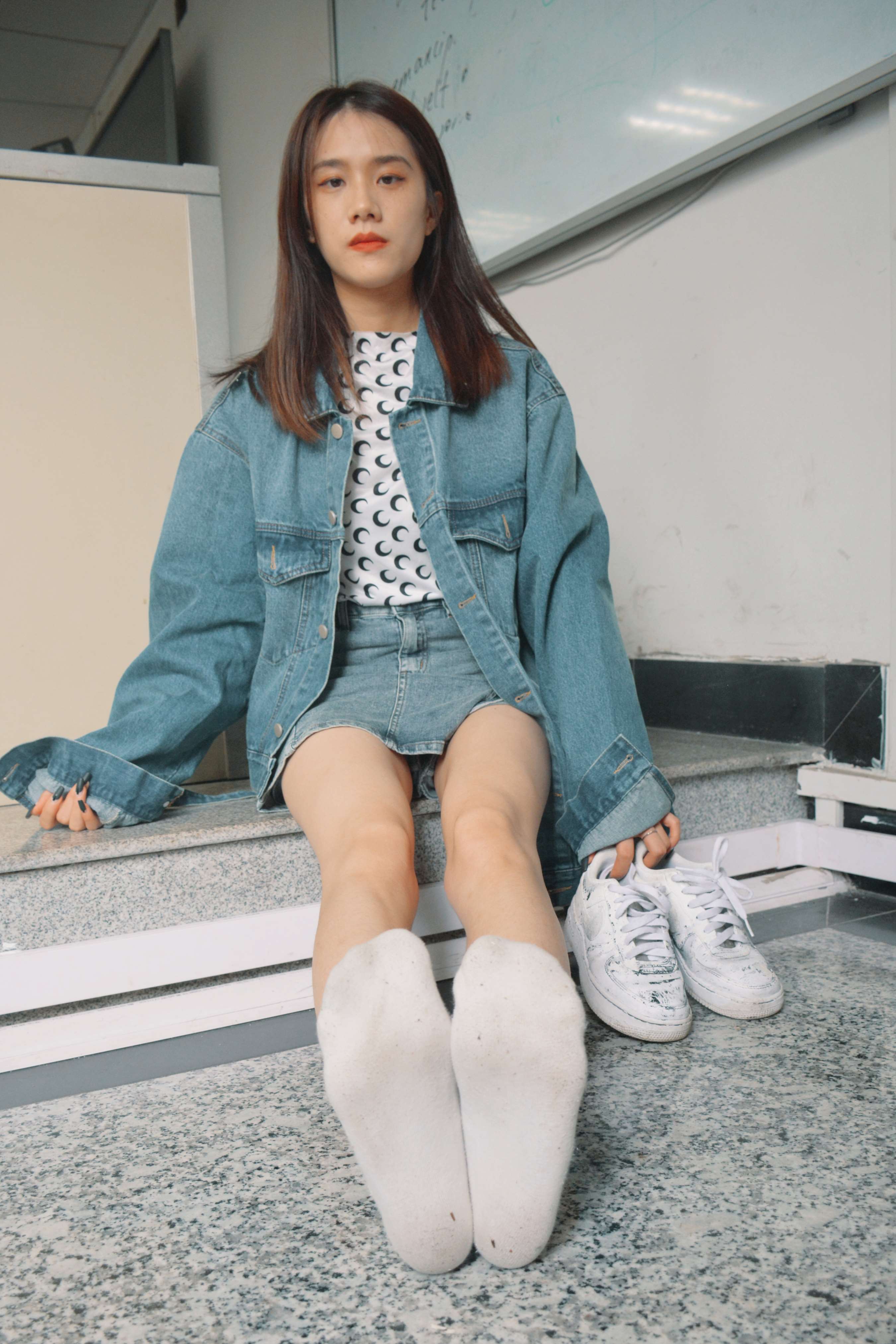 《教学楼学姐棉袜脚丫》作品图