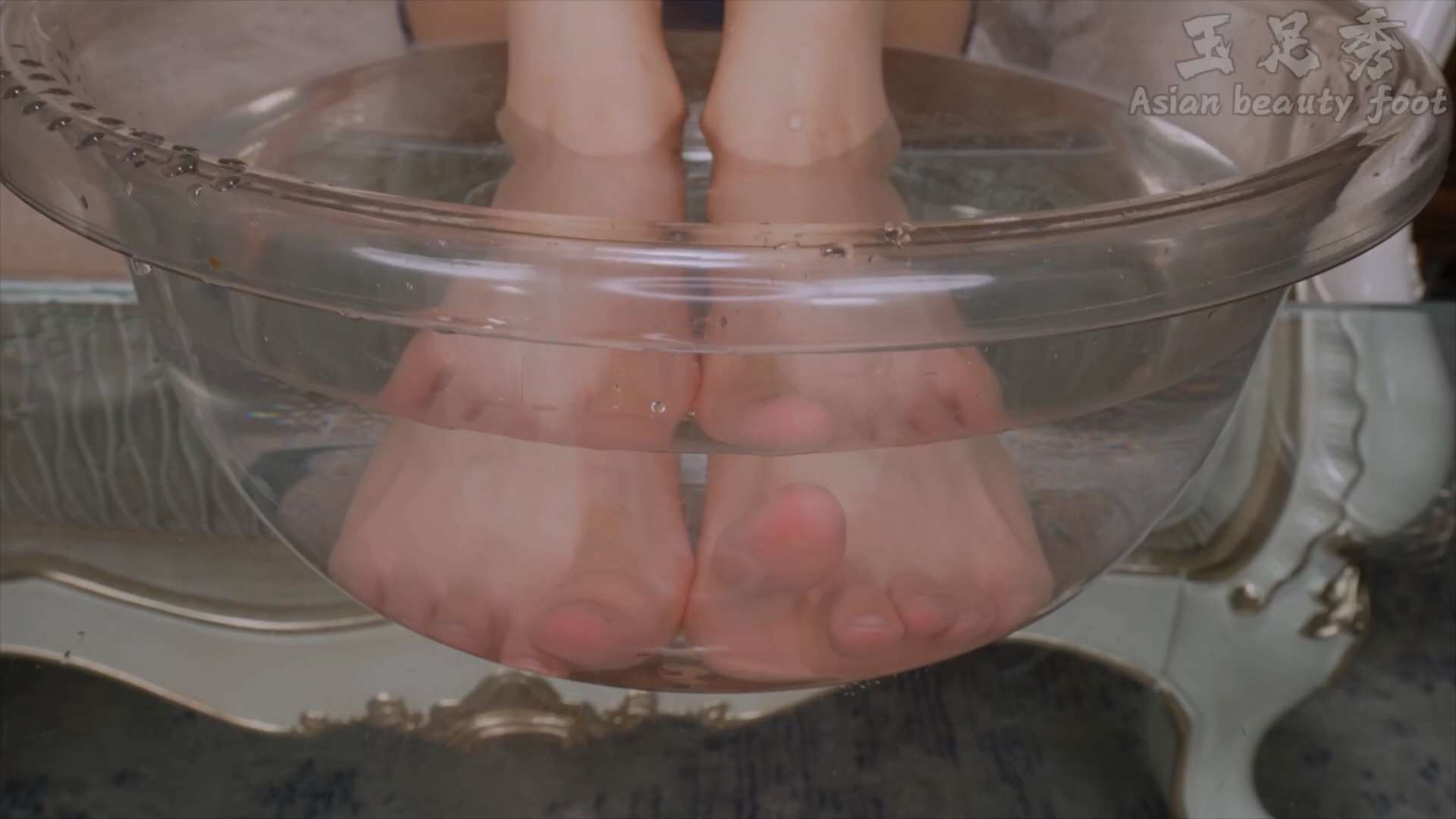 《[寄卖视频]A&F-Baby-美女贴屏脚丫特制的草莓酸奶》作品图