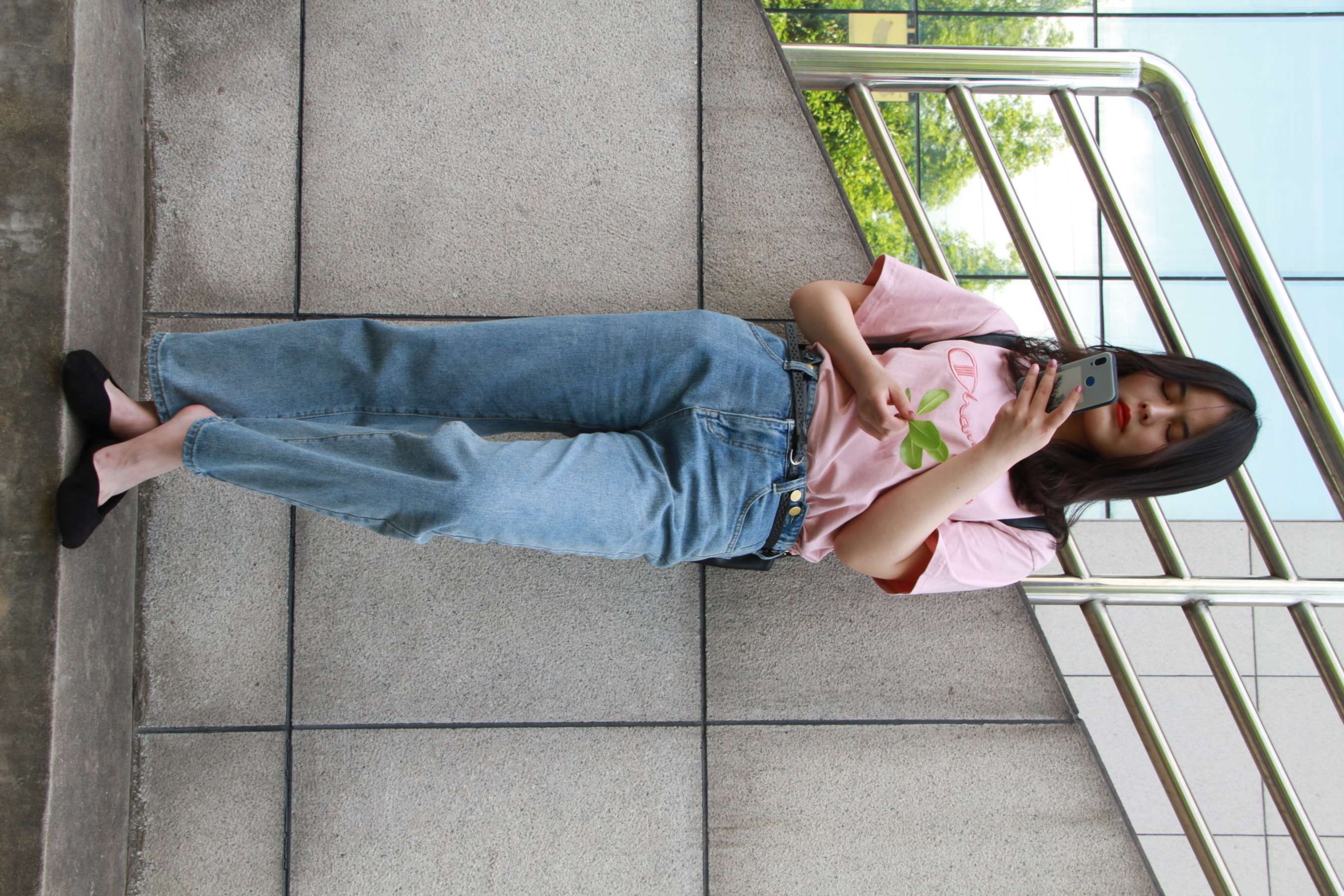 《校园随拍牛仔学妹嫩足》作品图