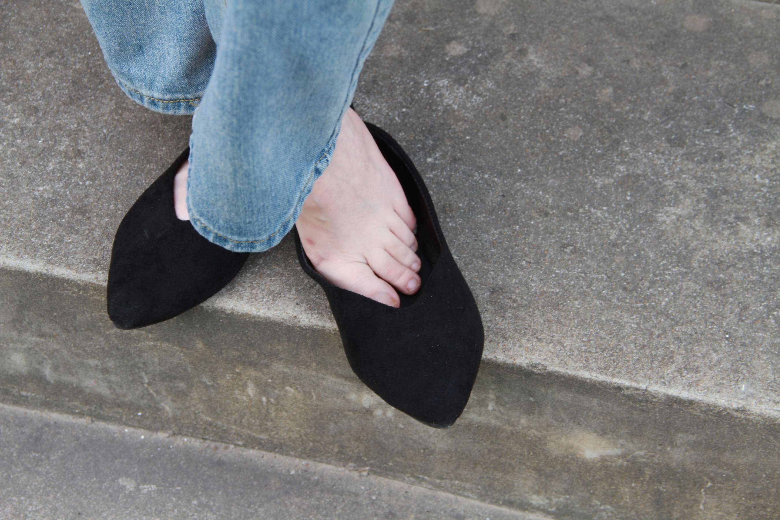 《校园随拍牛仔学妹嫩足》作品图