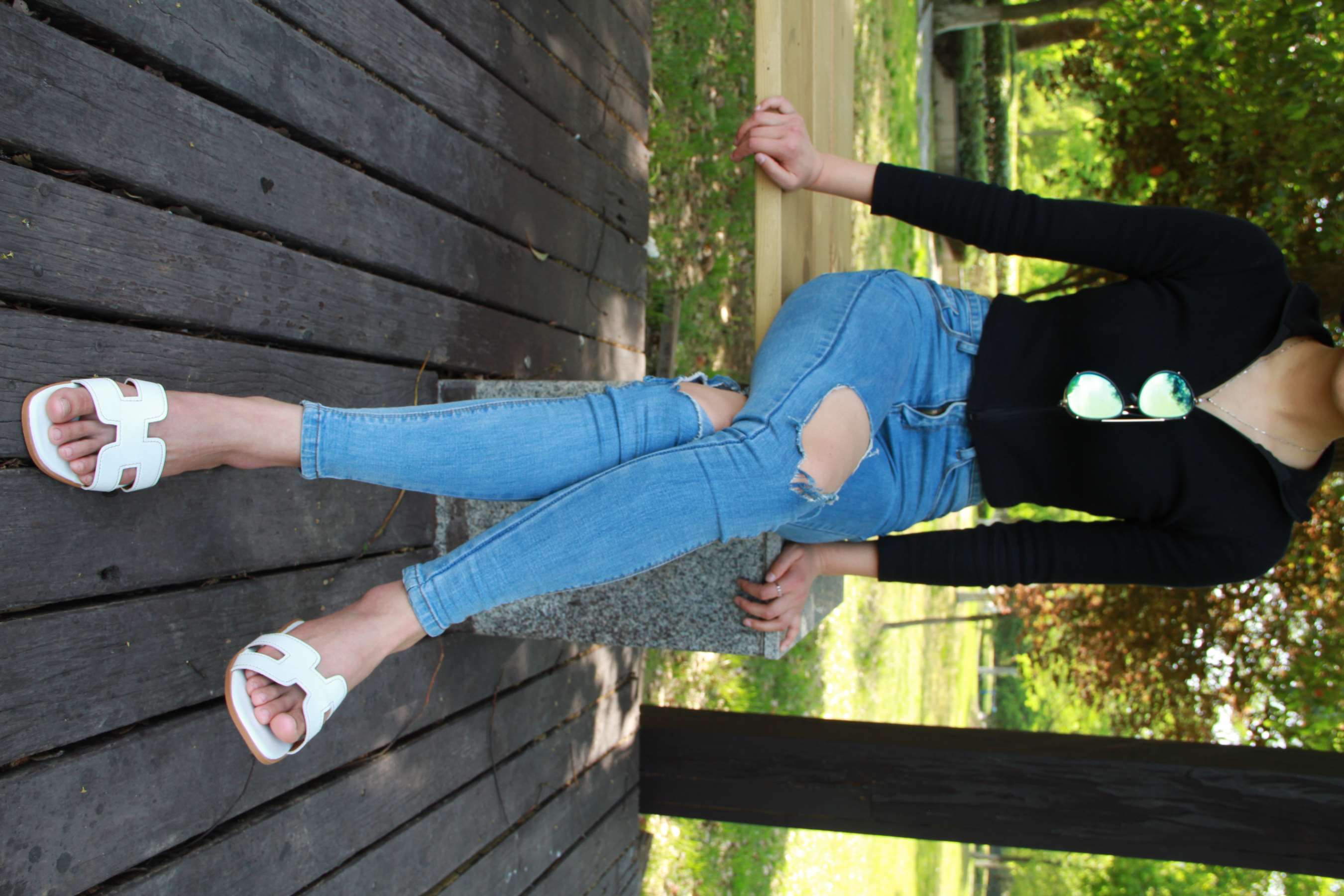 《体育系大三学姐的嫩足》作品图