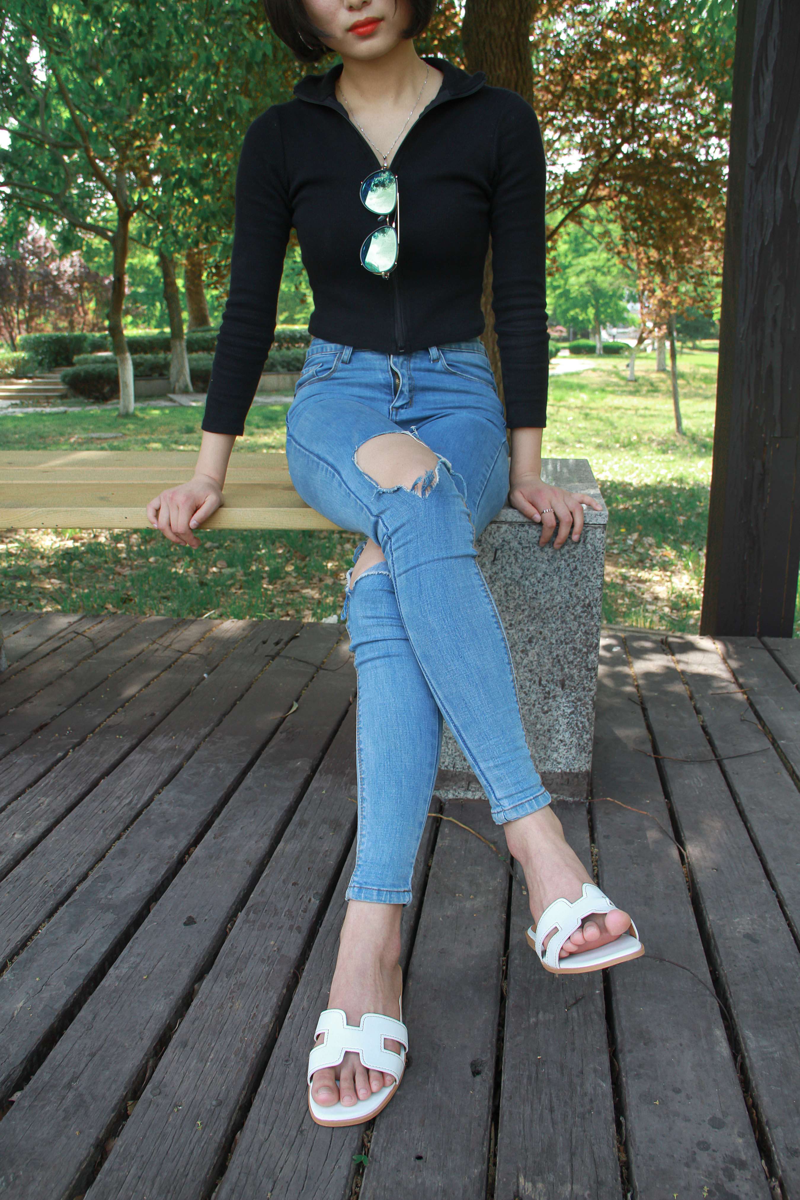 《体育系大三学姐的嫩足》作品图