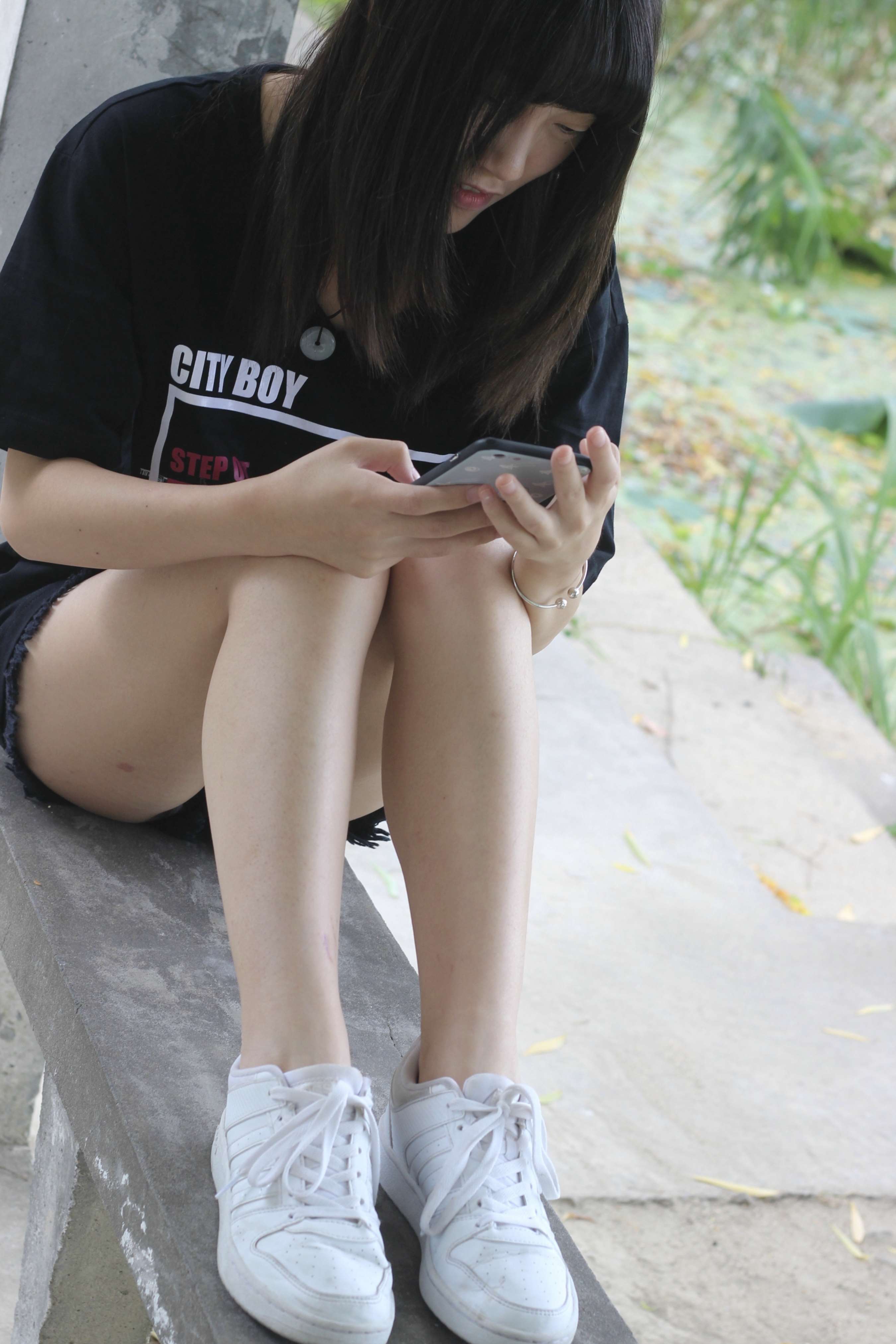 《学妹公园板鞋の白棉袜脚丫》作品图