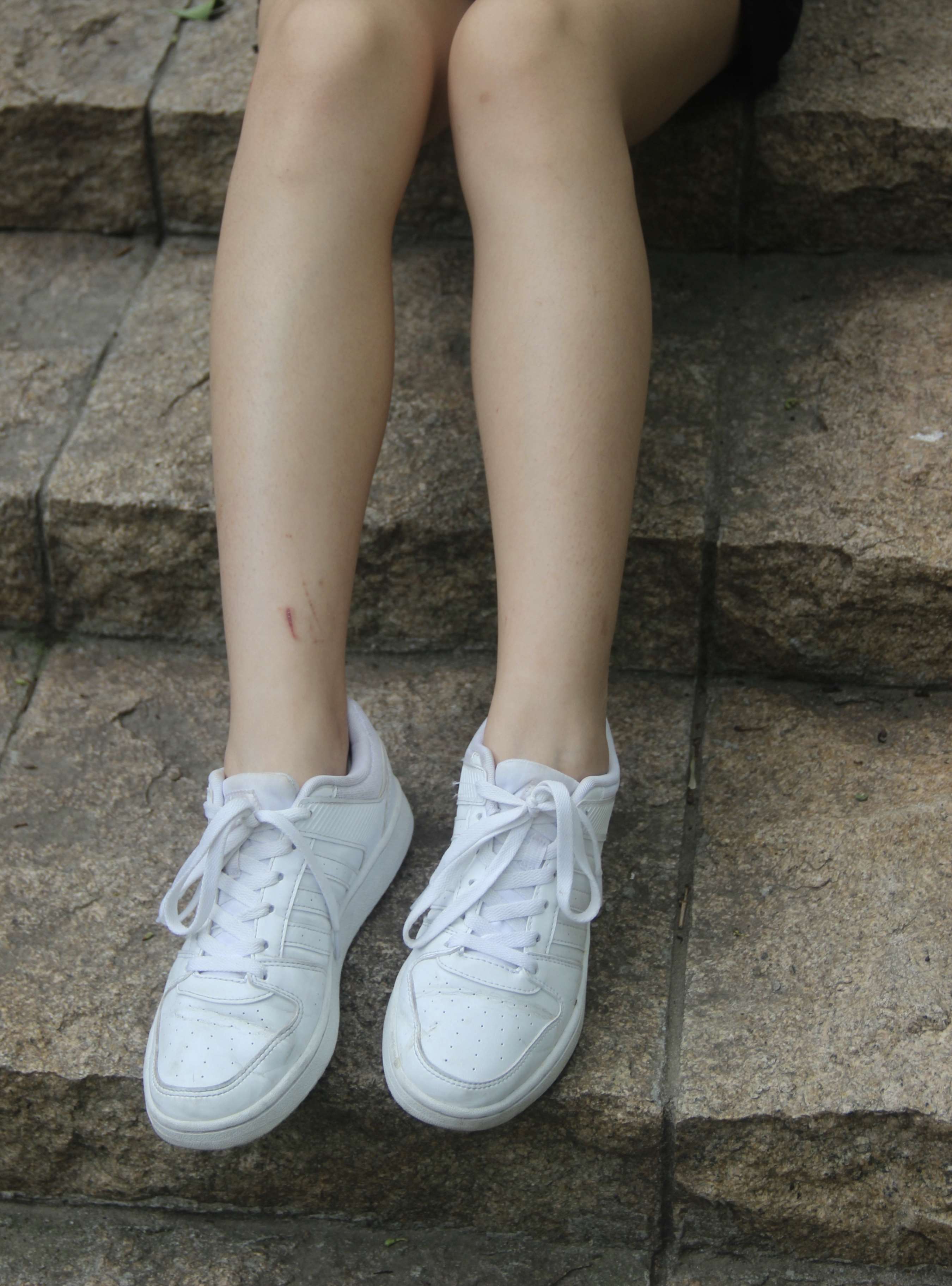 《学妹公园板鞋の白棉袜脚丫》作品图