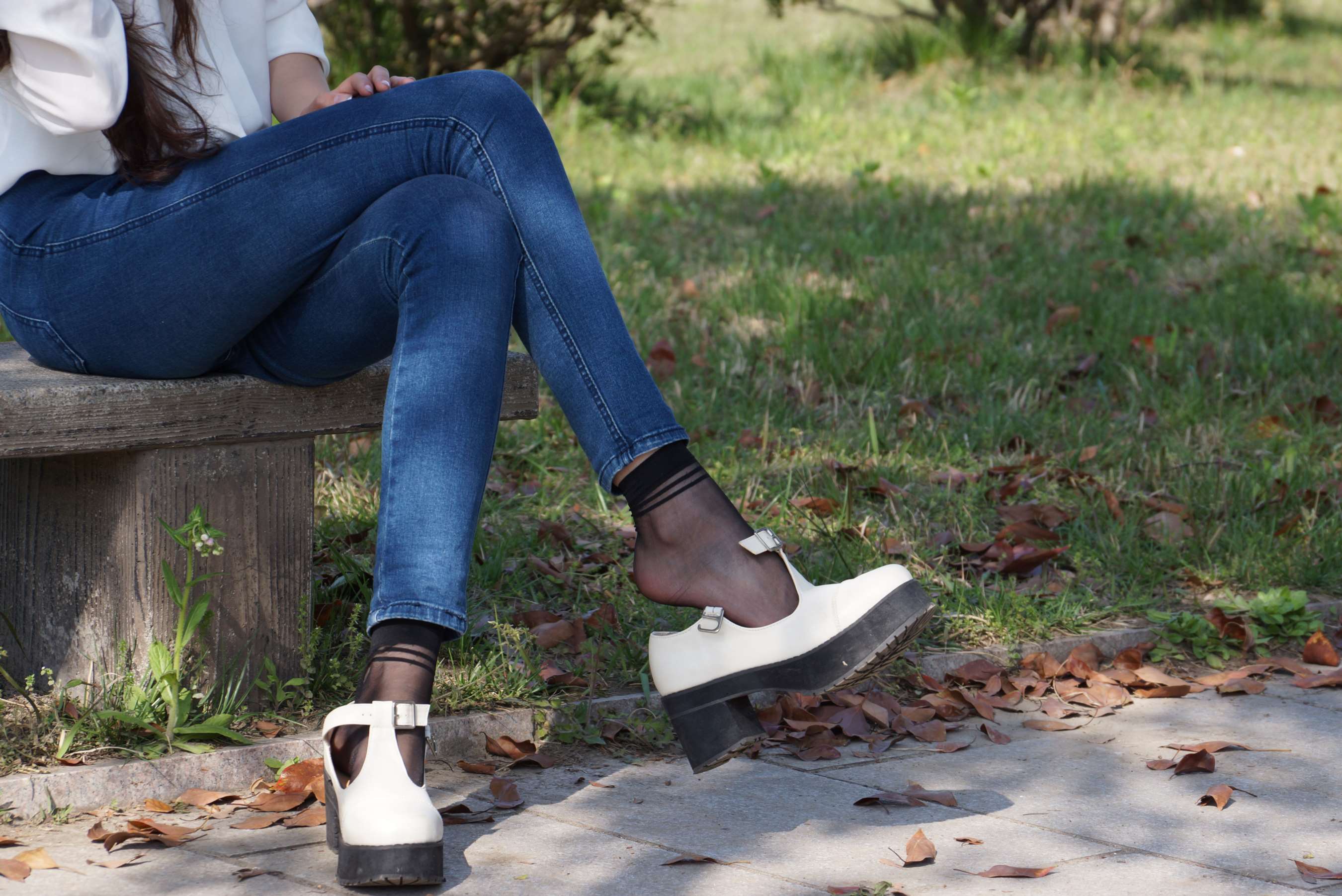 《学妹原味短黑丝の脱袜》作品图