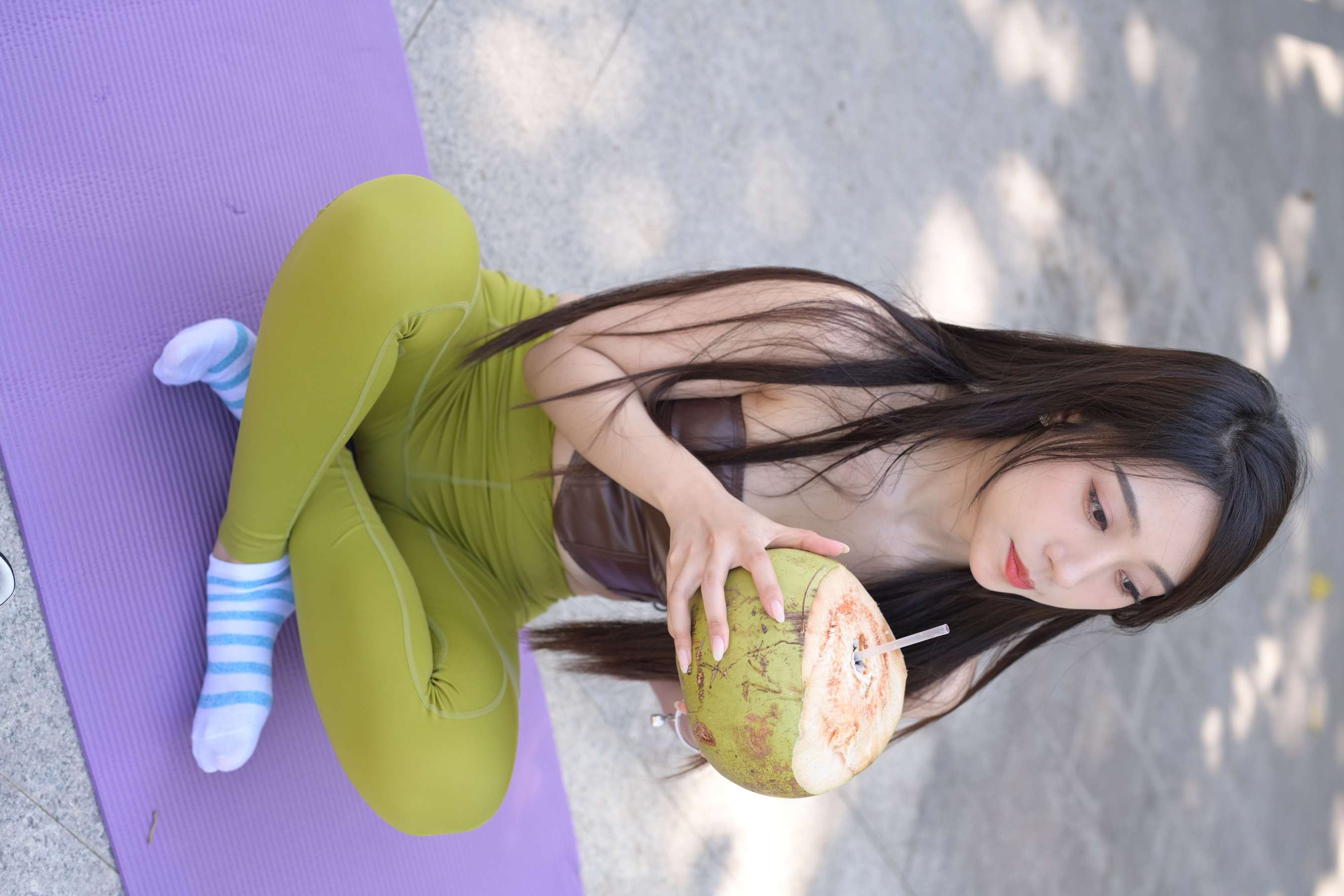 《练瑜伽少女》作品图