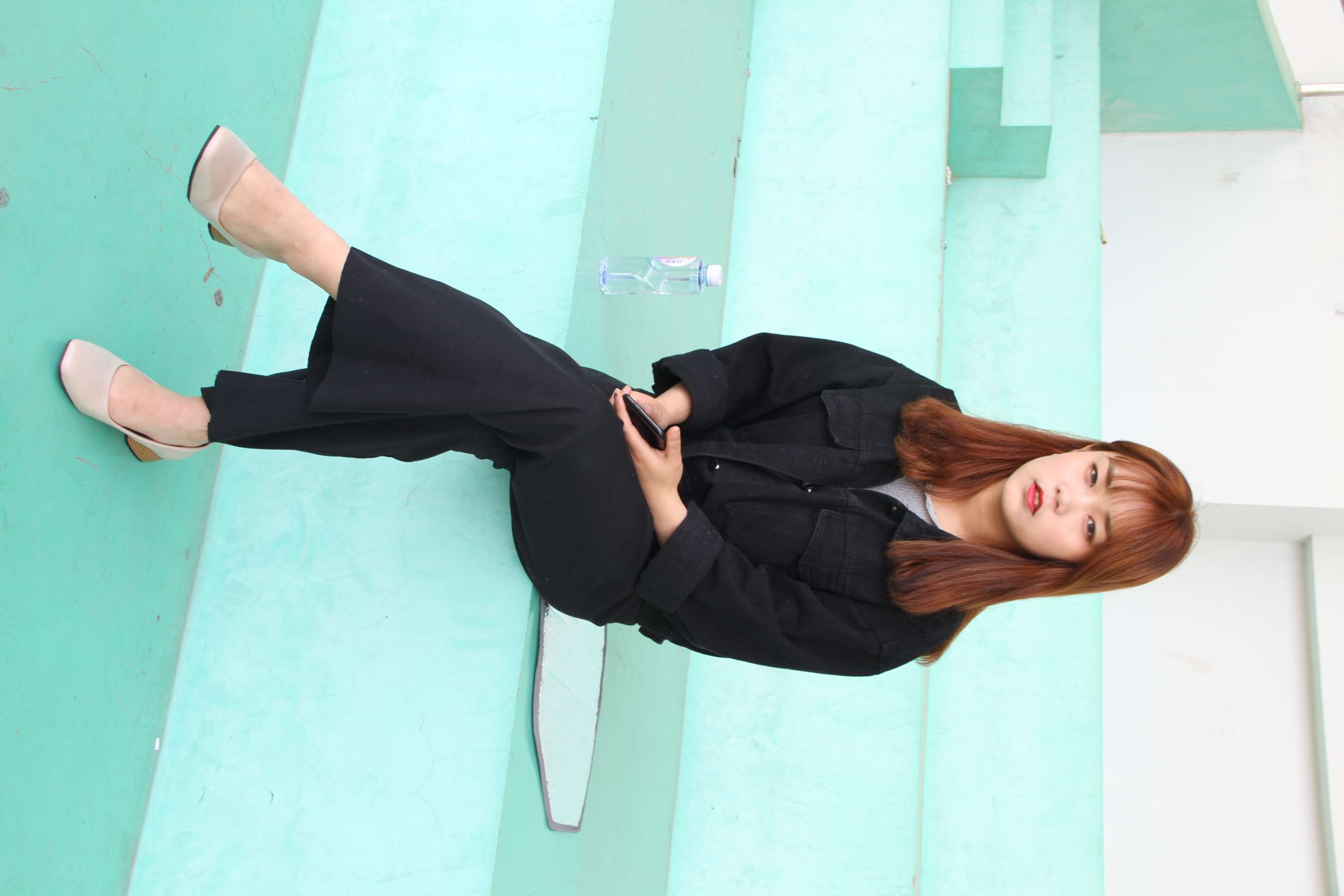 《学姐看台挑鞋》作品图