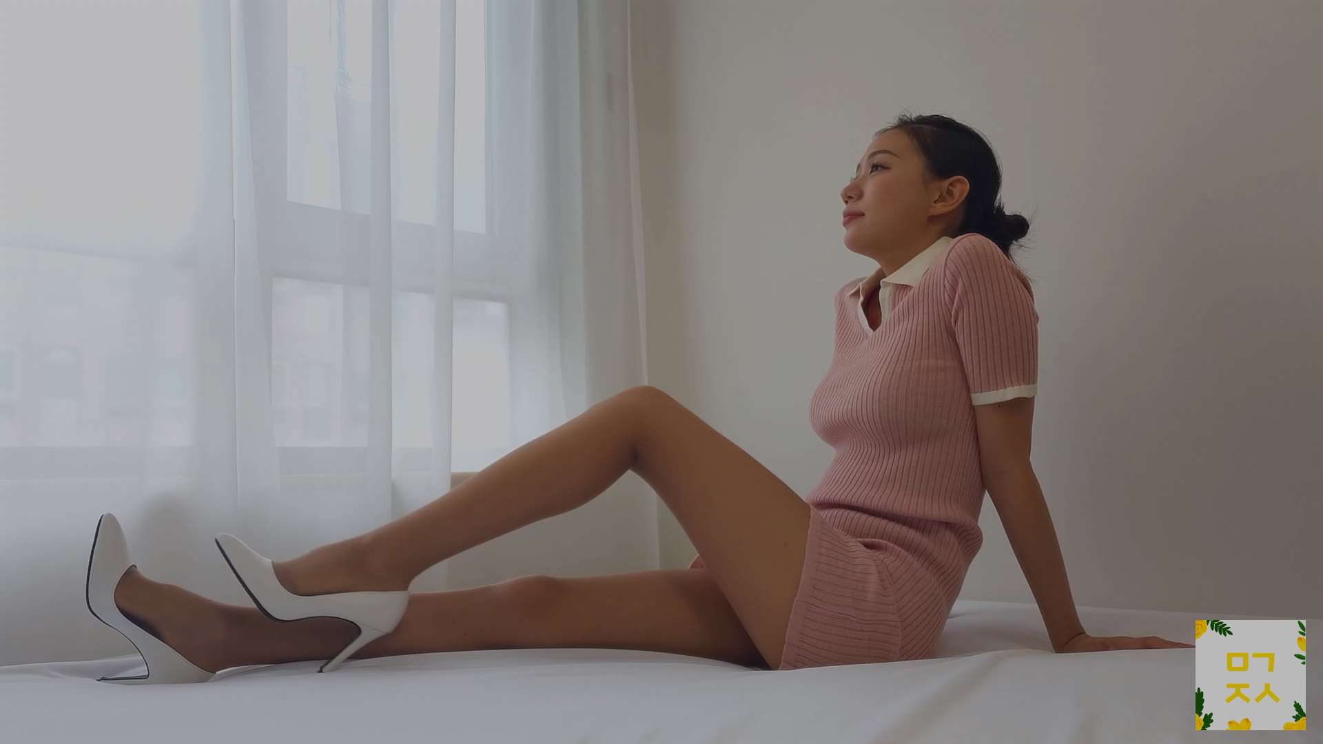 《[视频] 干练的秘书正装の咖啡丝袜》作品图
