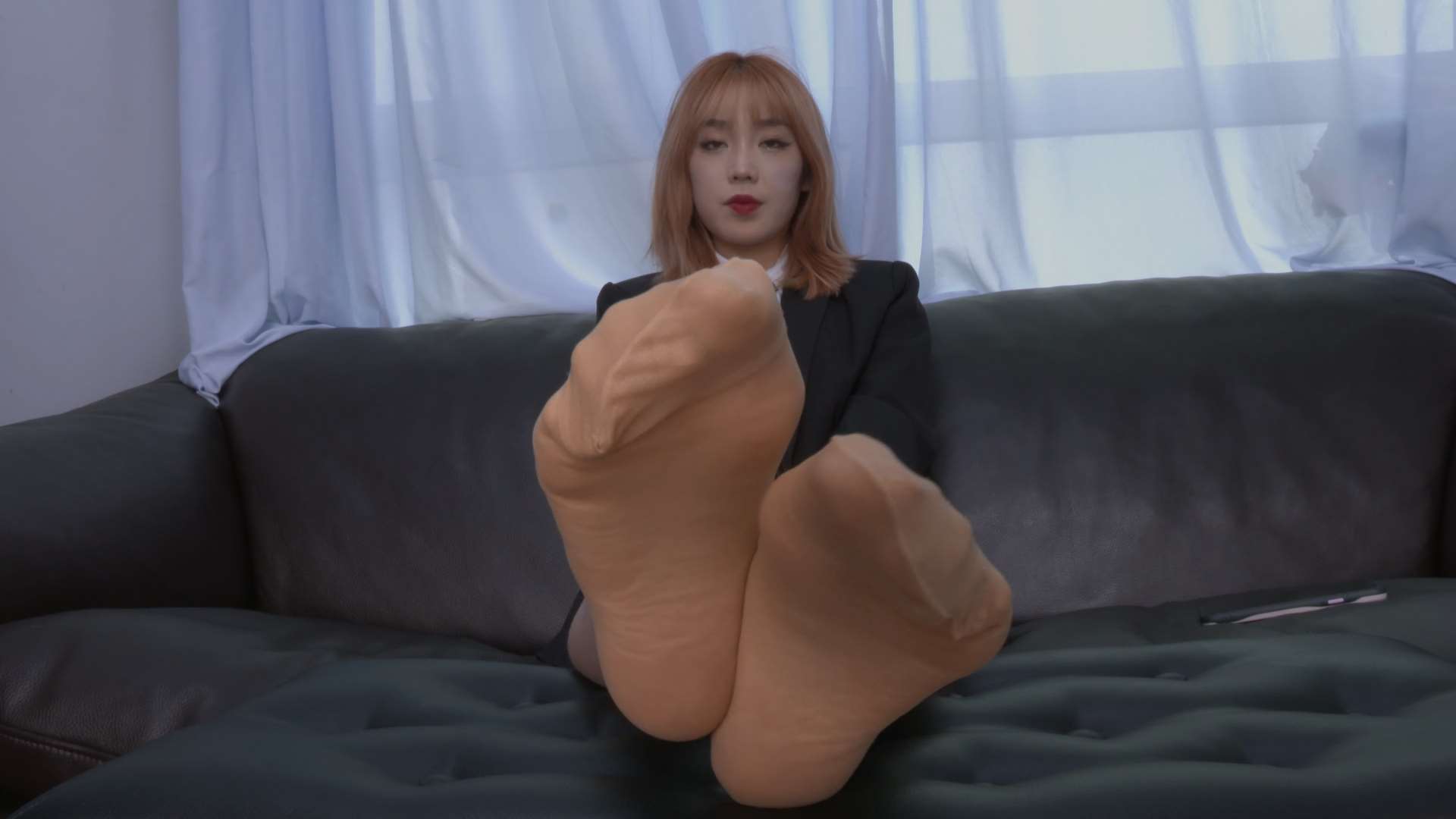 《[寄卖视频]-A&F-xixi-展示加固短丝袜脚丫》作品图