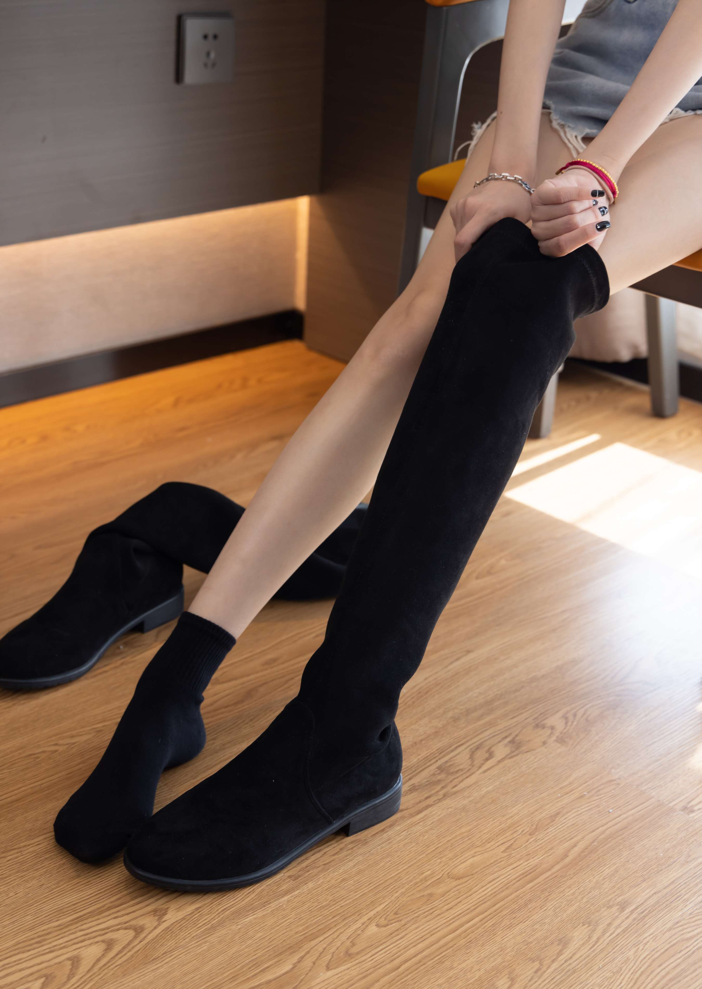 《稚予-棉袜の裸足脚丫》作品图