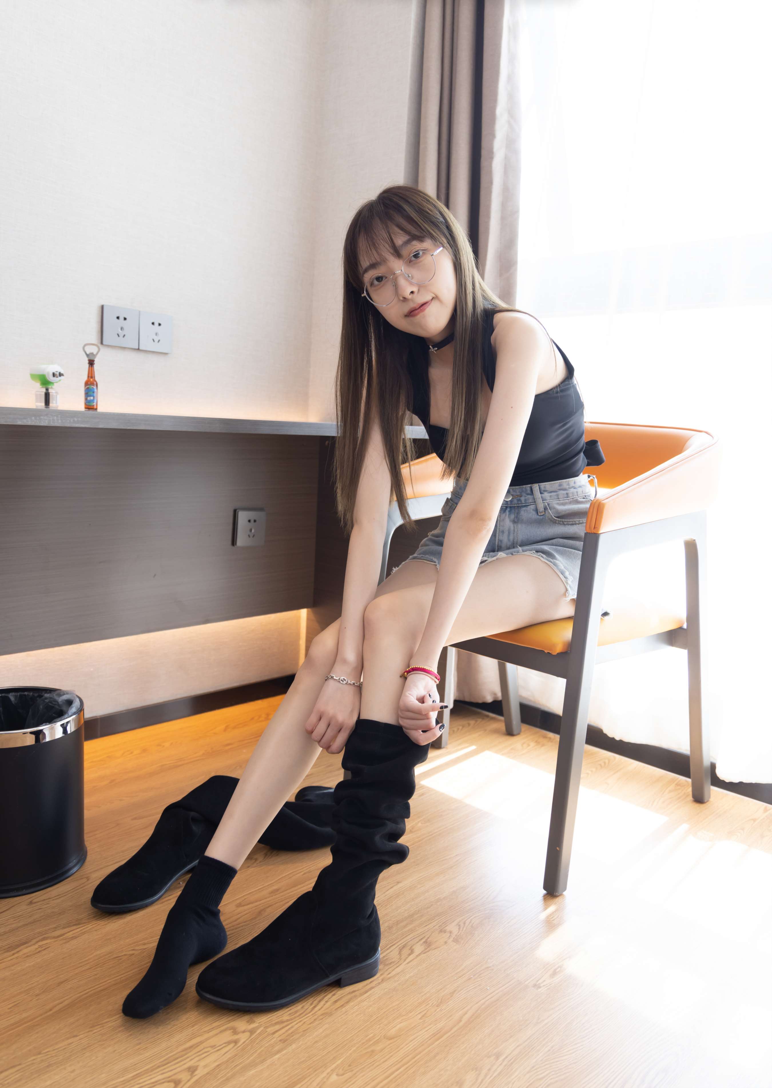 《稚予-棉袜の裸足脚丫》作品图