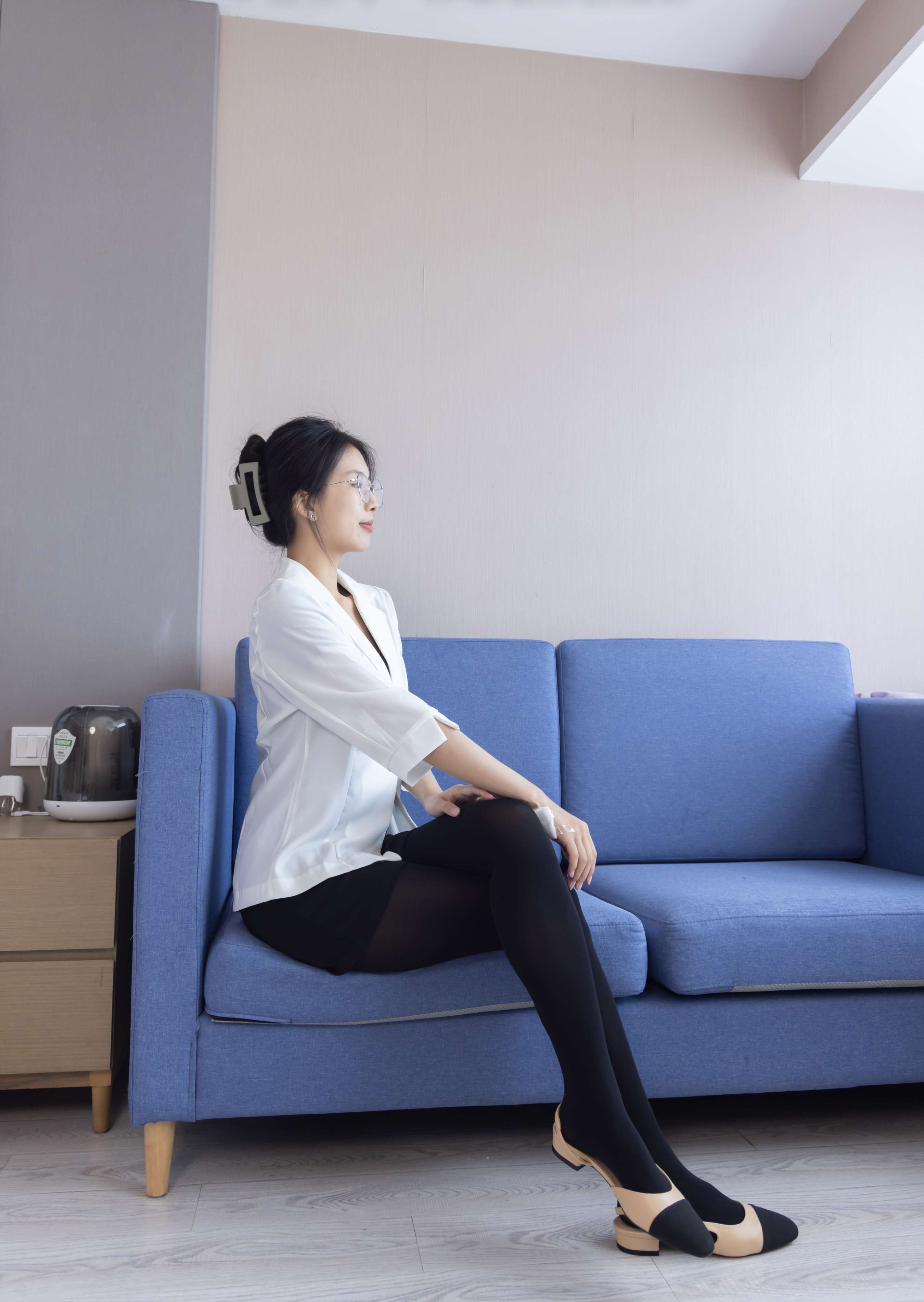 《奶油-两双平底鞋の厚丝脚丫》作品图