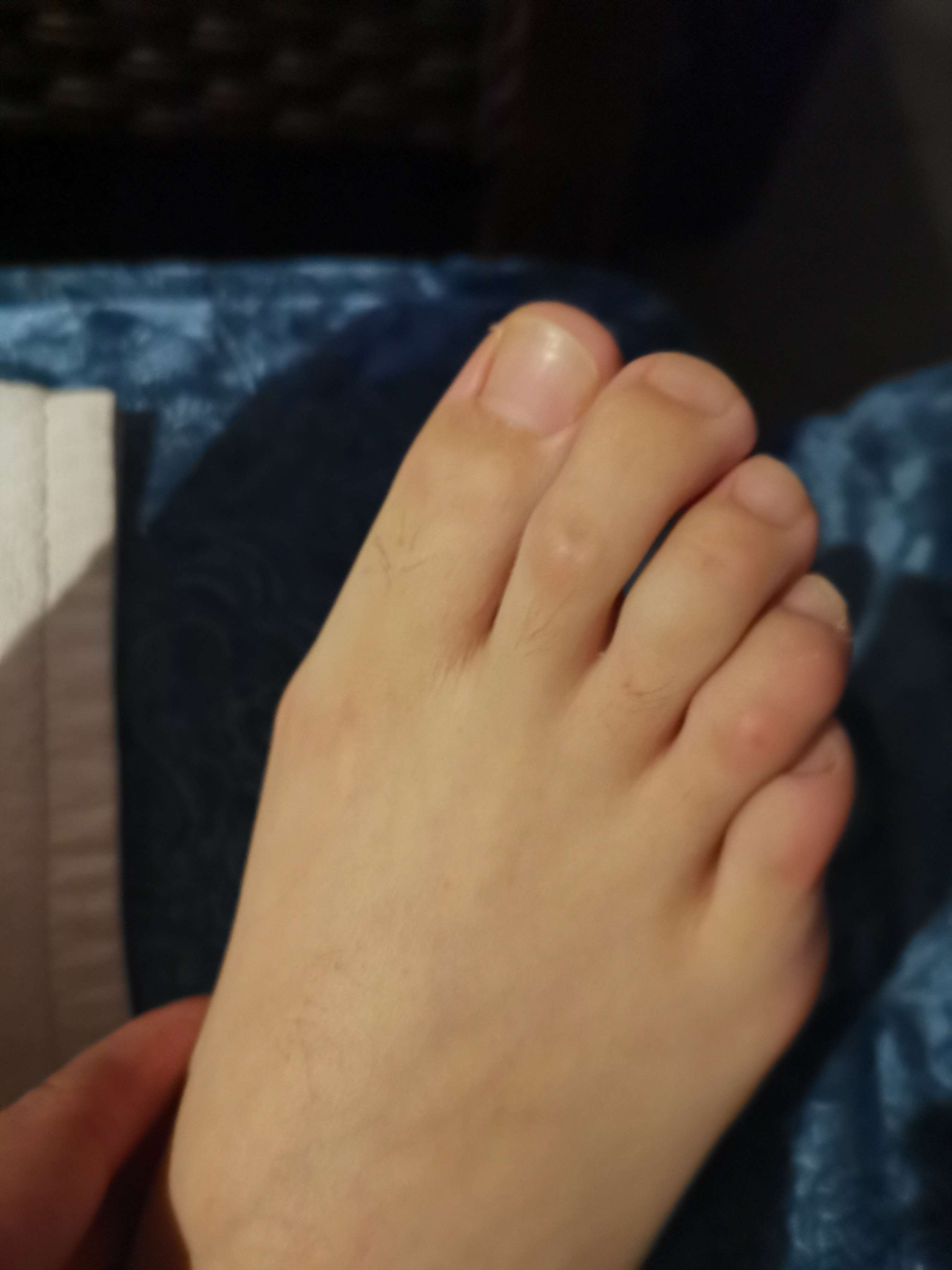 《沐足00后38码嫩脚》作品图