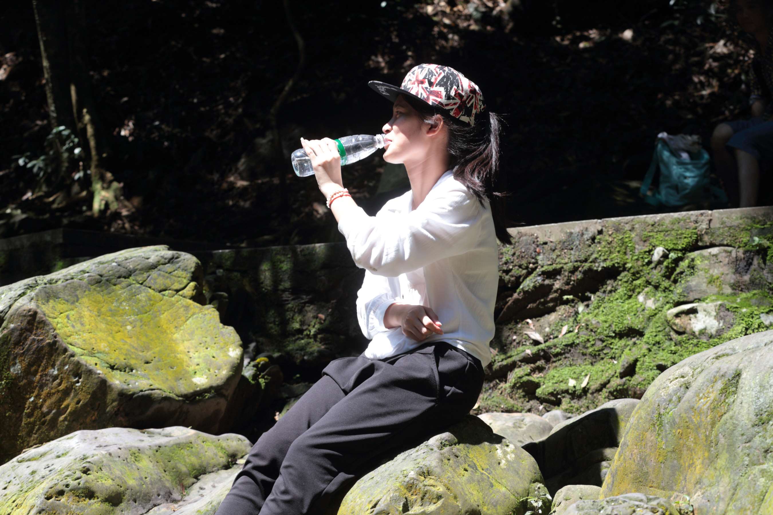 《18岁青春少女粉船袜运动鞋》作品图