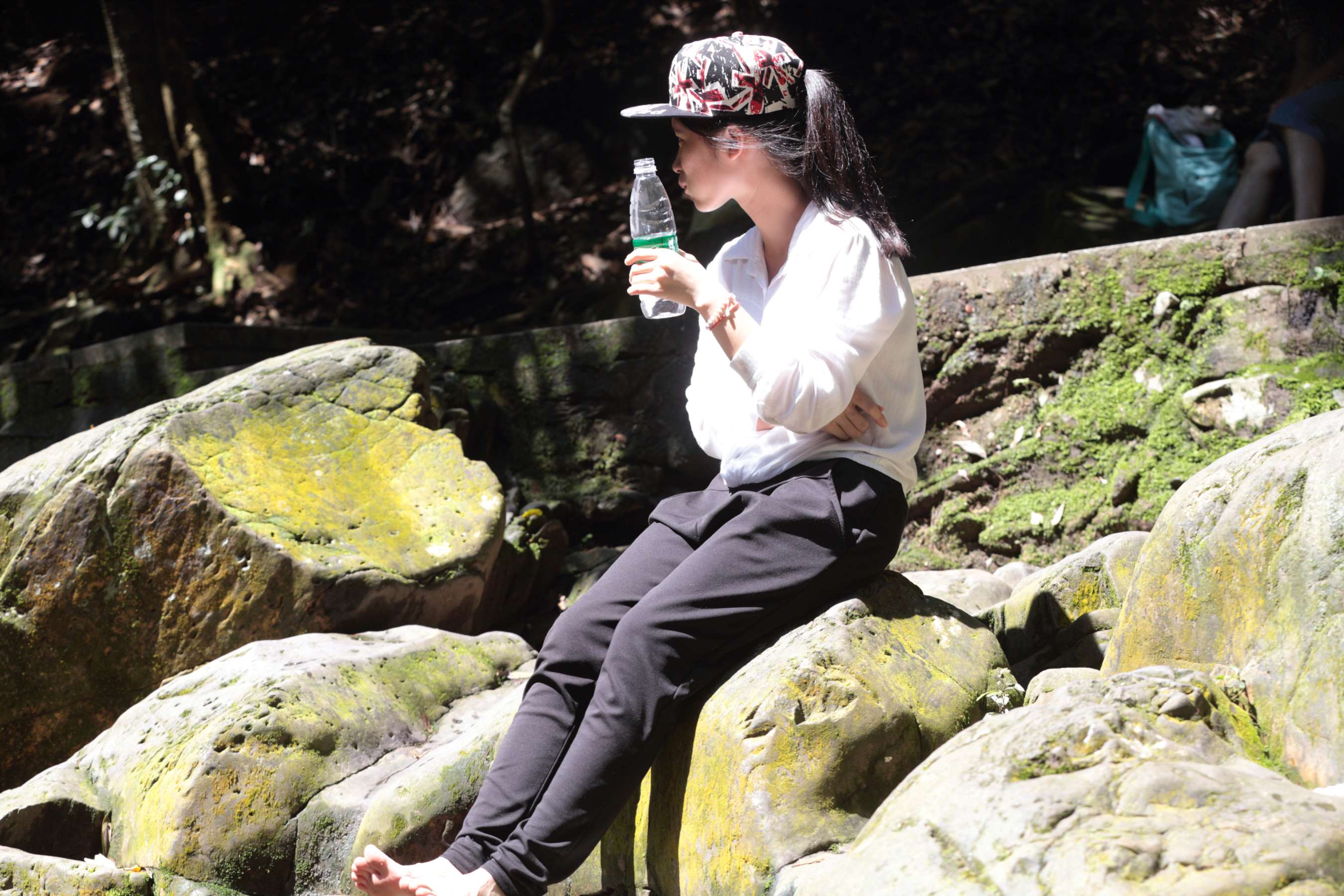 《18岁青春少女粉船袜运动鞋》作品图