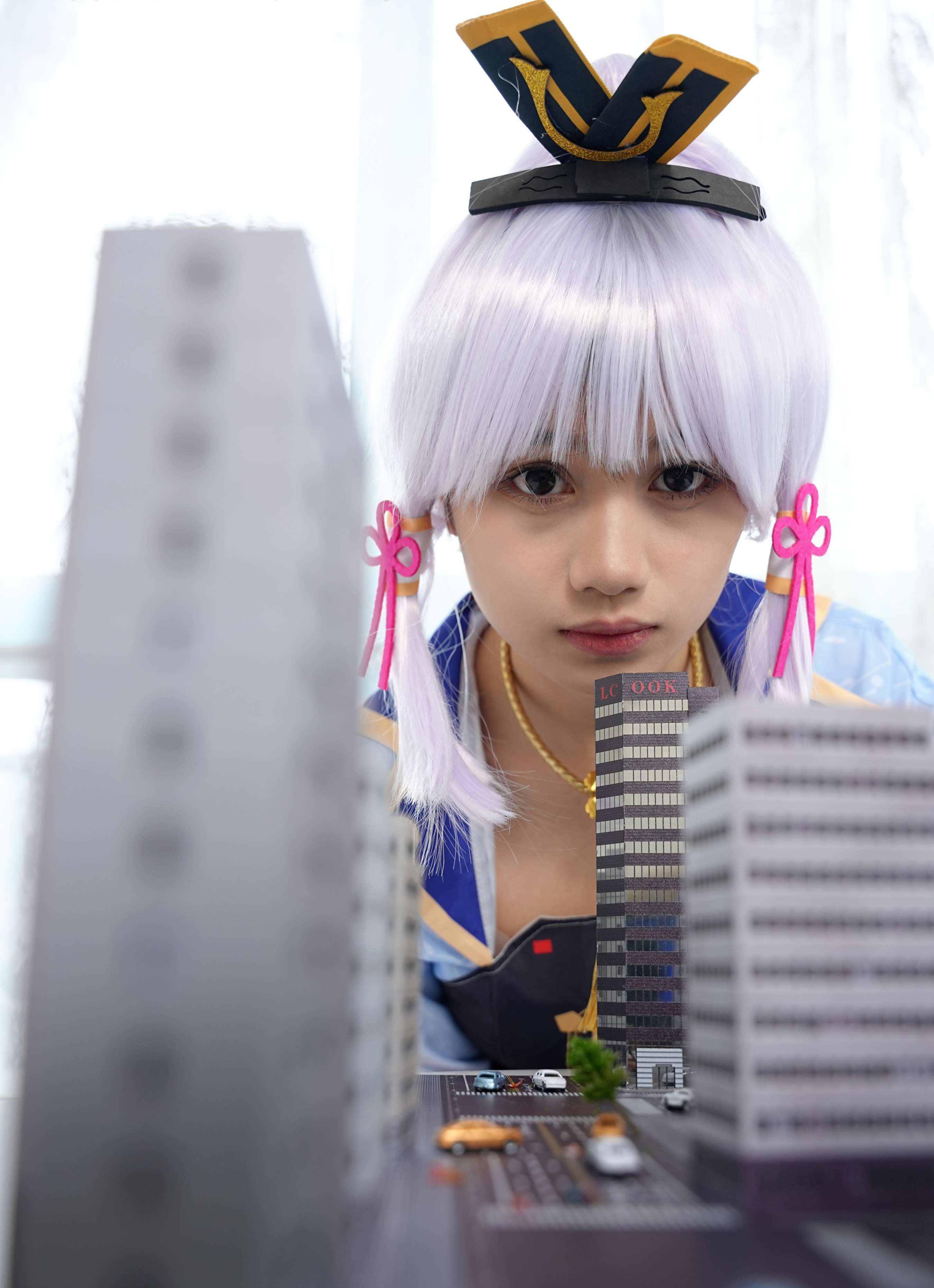 《花花-梦境误入小人国，化身巨人少女》作品图