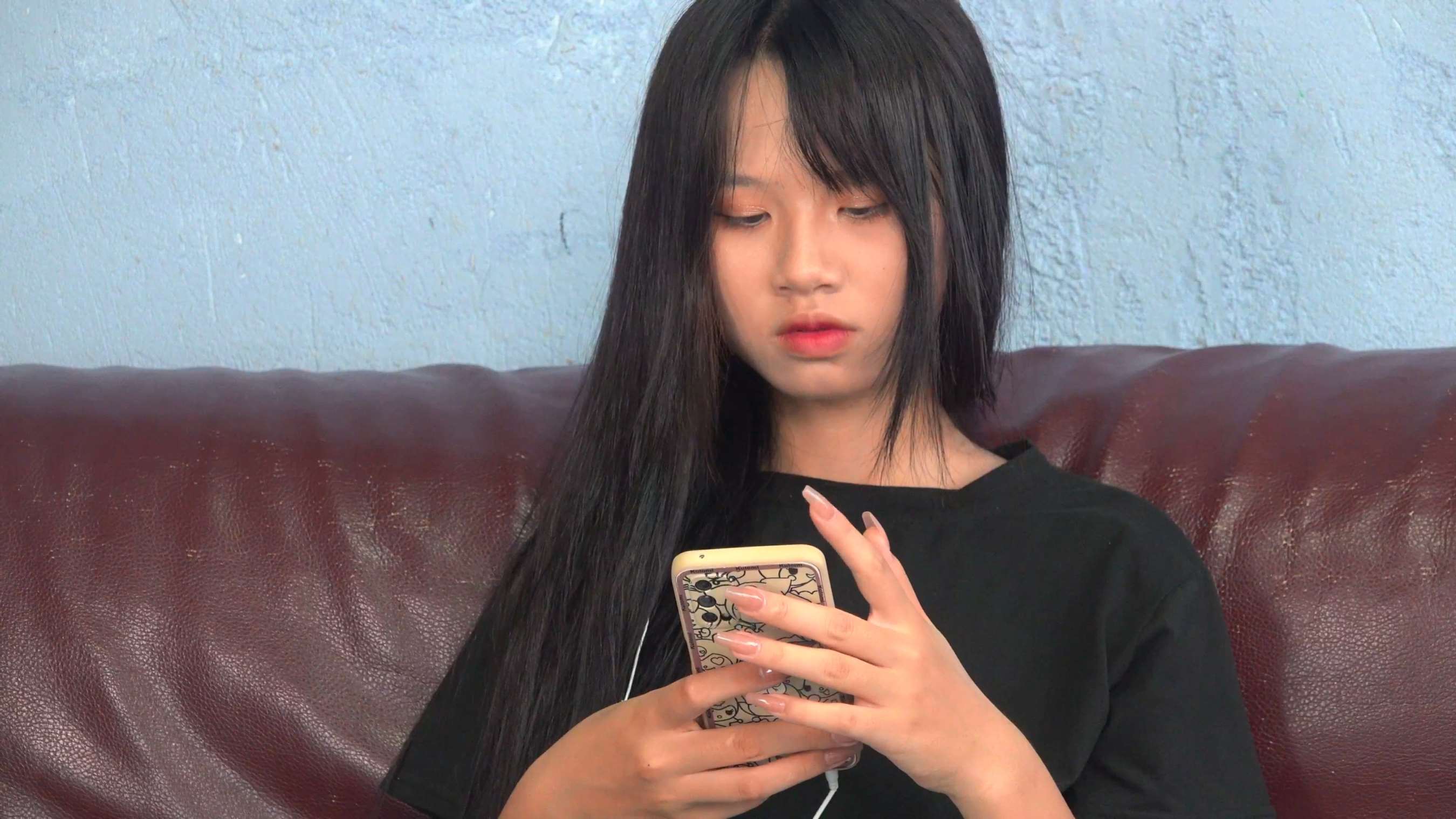 《小美女思薇定制版-掰开脚丫超近距离观察纹路脚泥》作品图