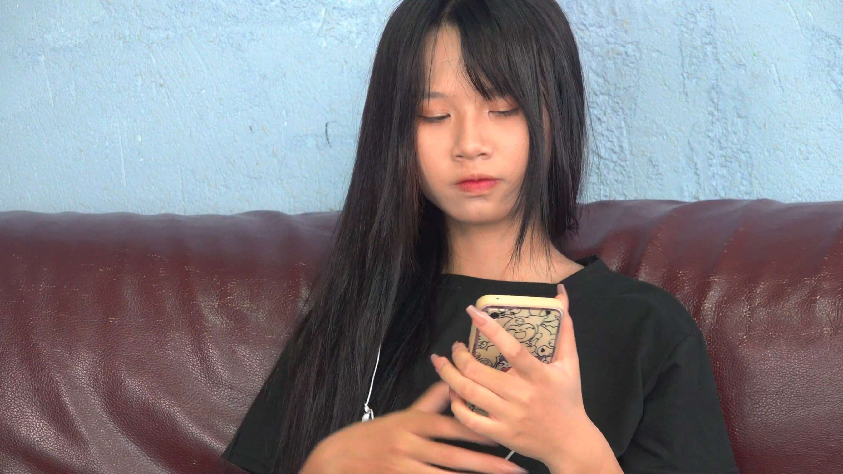 《小美女思薇定制版-掰开脚丫超近距离观察纹路脚泥》作品图