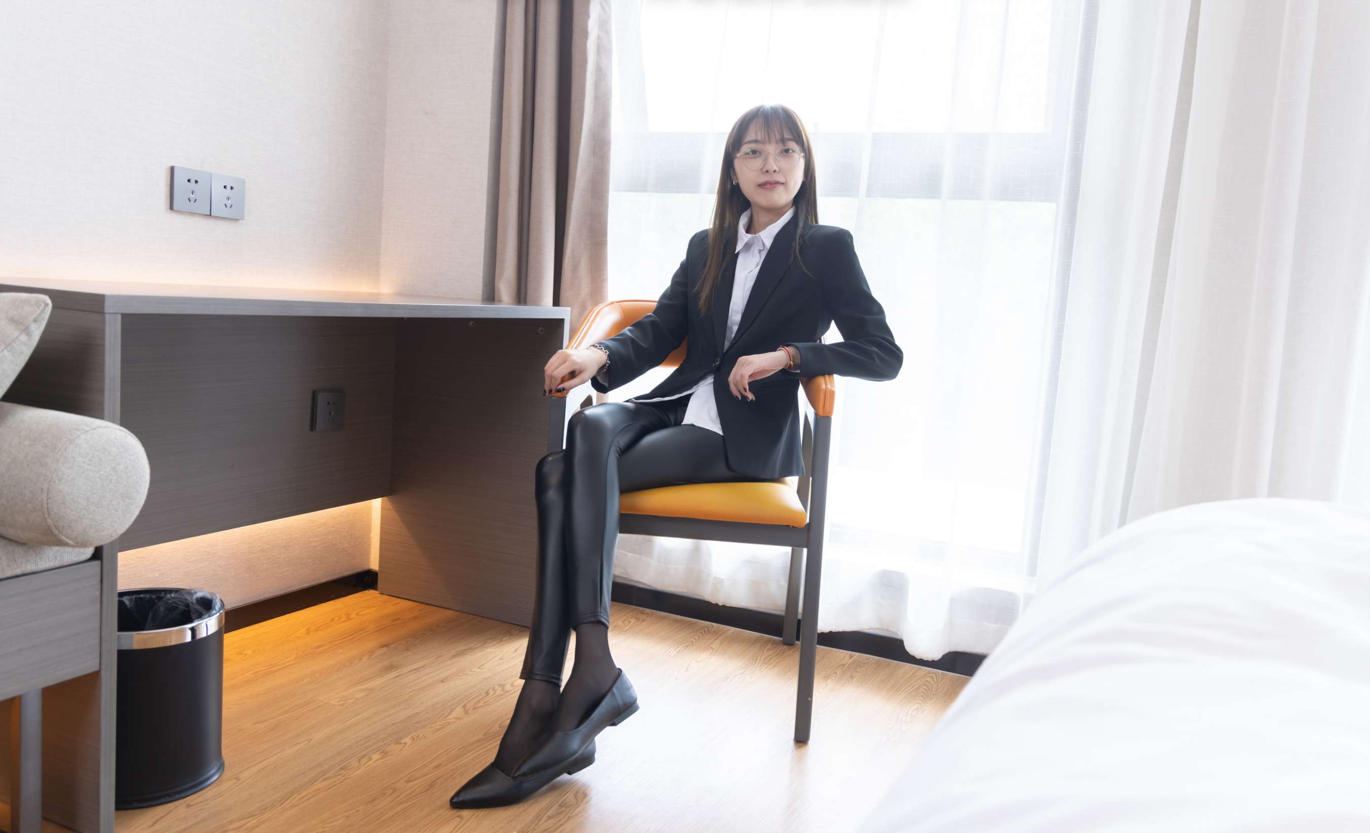 《稚予 皮裤裤里丝》作品图