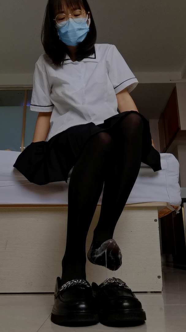 《[视频]-琪琪JK制服の黑丝脚丫》作品图