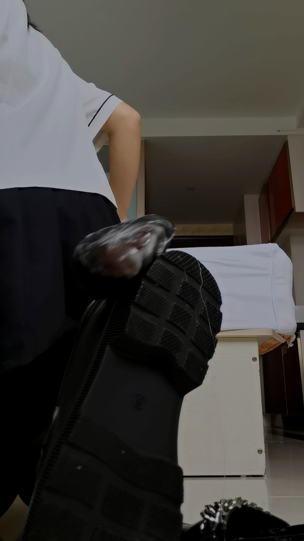 《[视频]-琪琪JK制服の黑丝脚丫》作品图