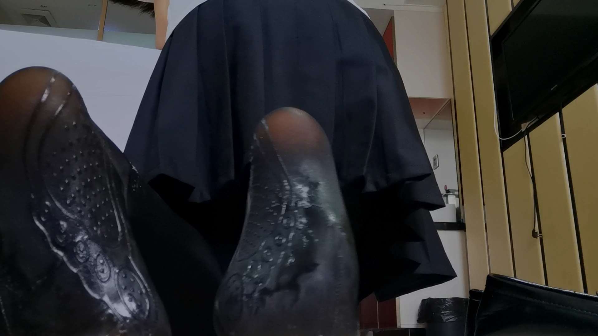 《[视频]琪琪黑丝の赤足》作品图