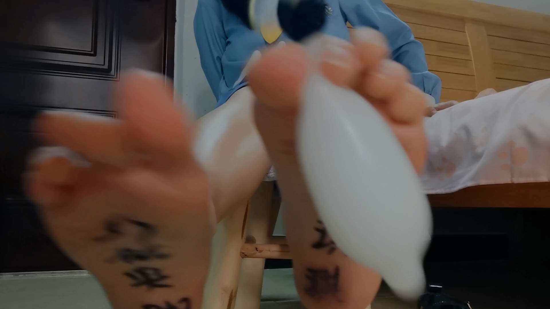 《[视频]琪琪脱丝袜玩套套》作品图